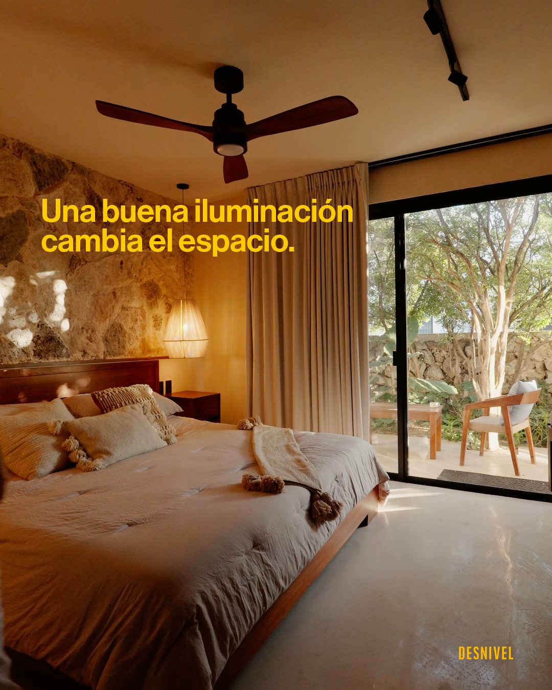 La luz también es una decisión de diseño.
Durante el proceso pensamos cómo orientar un espacio, dónde abrirlo, qué queremos iluminar, dónde generar sombra y cómo queremos que cambie a lo largo del día.
Cada una de esas decisiones transforma la manera en que vivimos y percibimos la arquitectura.
taller@desnivel.mx
(999) 839 69 28
www.desnivel.mx