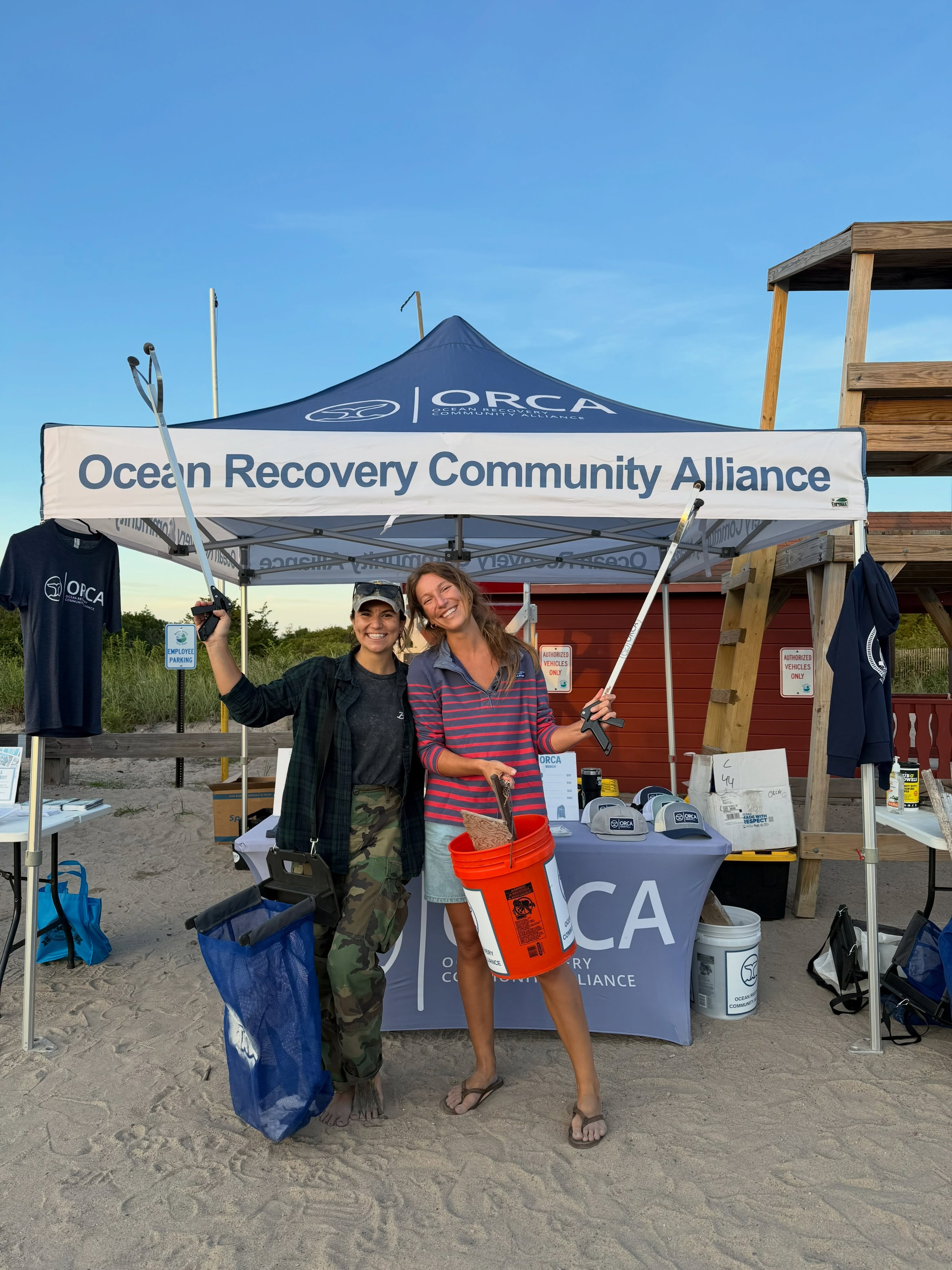 Thank you to the 29 volunteers that cleaned 61lbs of litter at East State Beach tonight! Thank you @saltpondscoalition for teaming up with us for year #6!