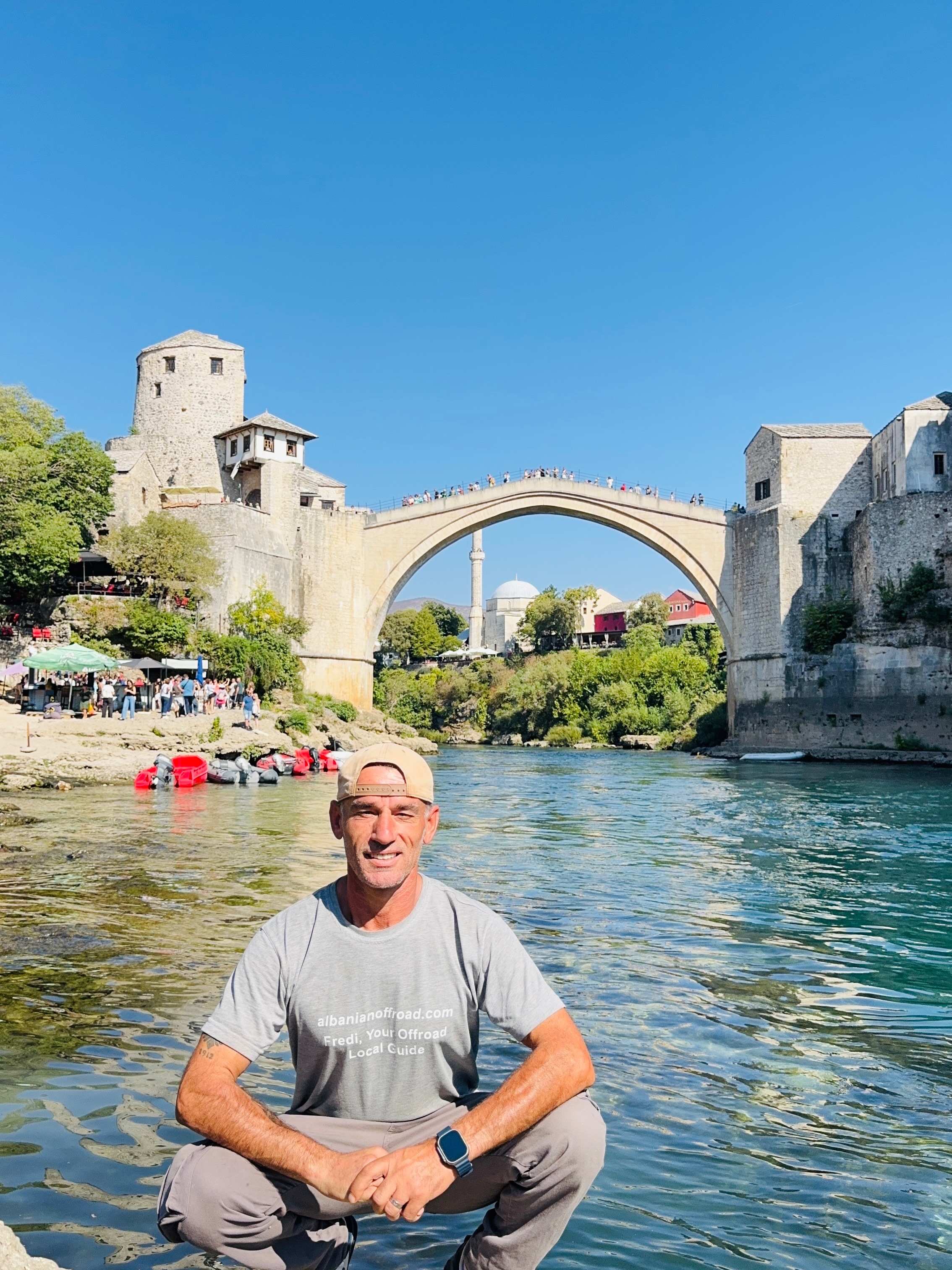 Mostar Bridge
Bosnia 🇧🇦
#bosniaandherzegovina #mostar #bridesmaids #mostrbridgejump