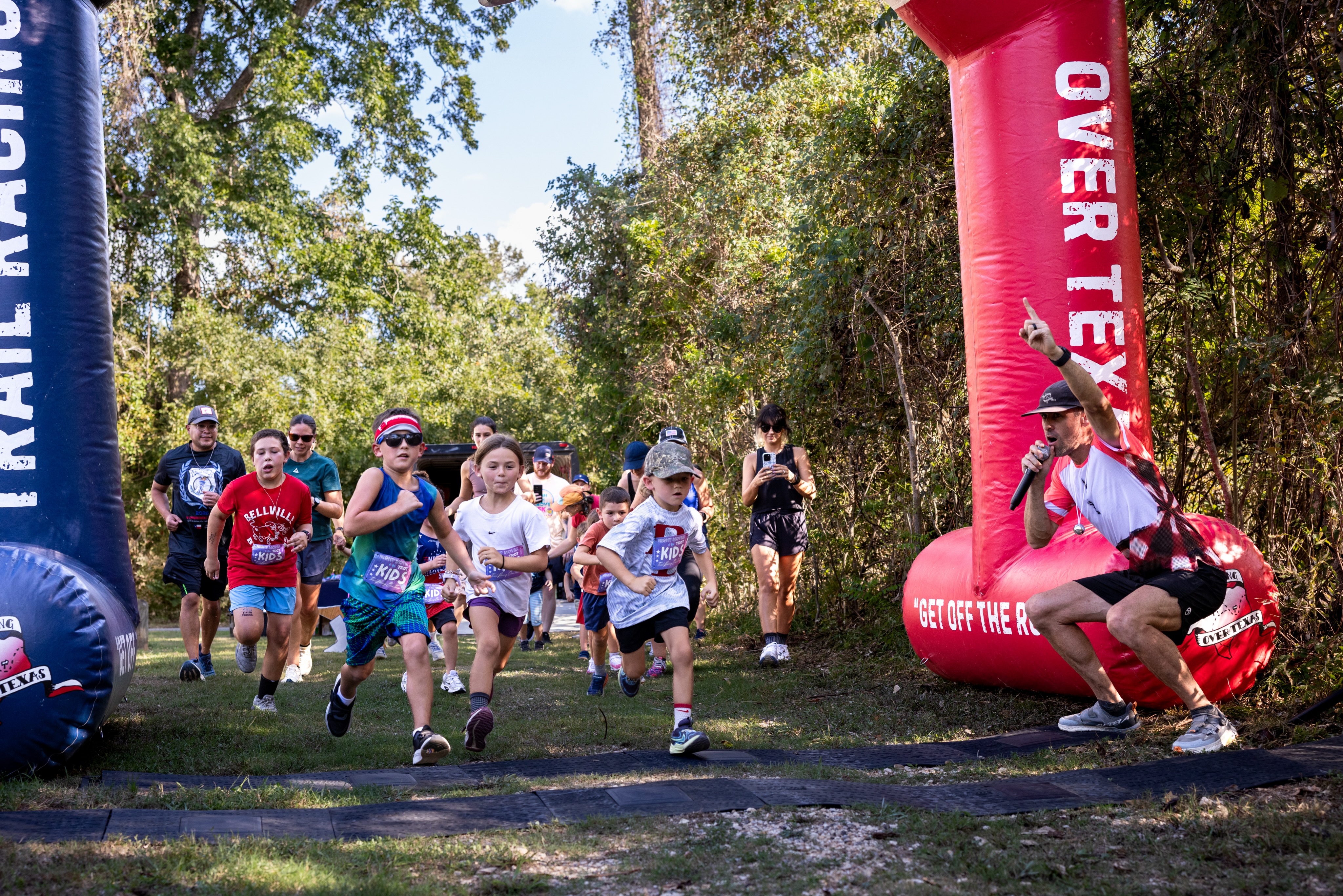 The little ones kicked off Night Moves with our free kid’s race.
Flying off the ground and taking on the heat to earn their disco ball awards and return to the start line to watch their parents run through the night!
Marathon kicks off in 30 minutes.
#getofftheroad #nightmoves #trailrun