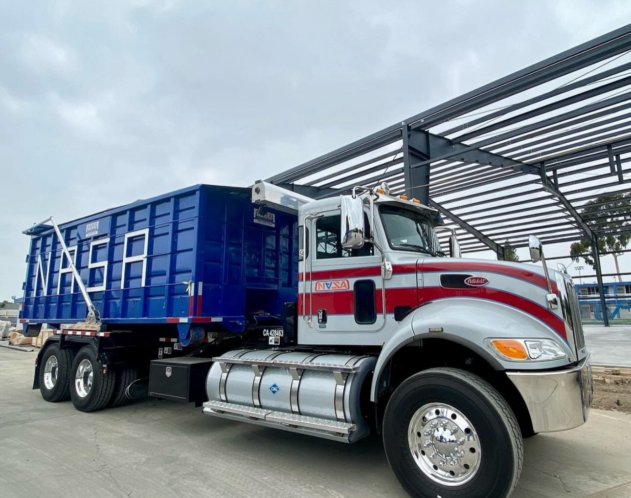 Swipe to deliver the 40-yarder ➡️🚛
The 40-yard bin is built for big jobs. Perfect for construction sites, major clean-ups, and large-scale remodels. When you’ve got serious debris to move, this is the one you call in.