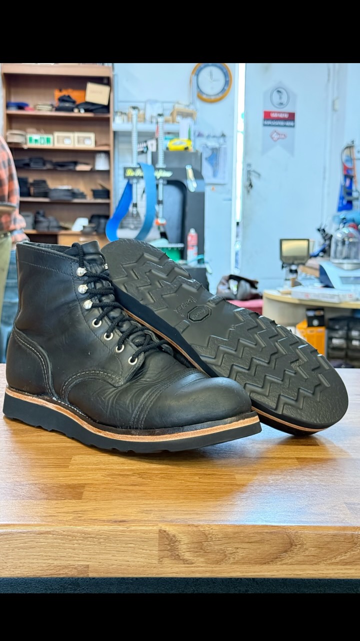 These #redwingboots came to us with the sole missing after an other repairer had attempted to resole them.
☑️ Cork filler replaced
☑️ Goodyear welt stitched leather midsole
☑️ Vibram Cristy sole unit boned to the midsole
The customer requested a natural finish to the leather midsole which gives the boot a real contrast in colour to the dark uppers and soles.
This type of repair can be ordered through our website or by visiting us instore #cometocolne
#repairifyoucare #vibramsole #redwingironranger