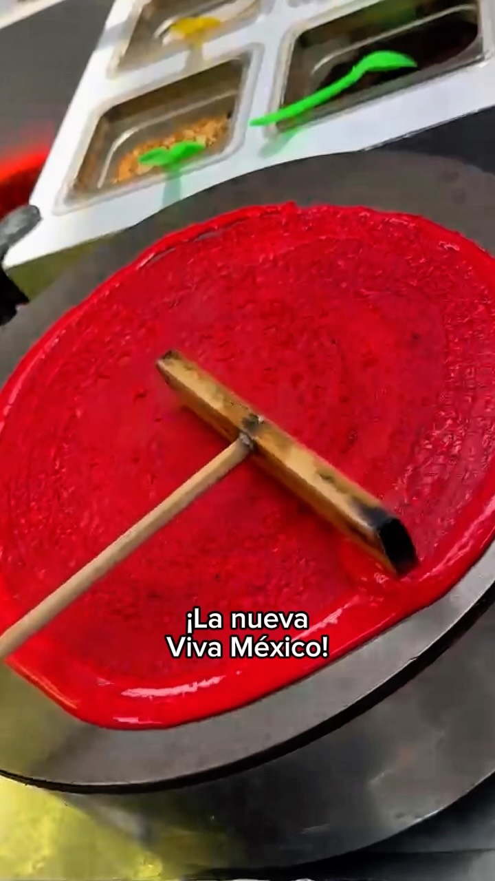 Septiembre llegó con sabor a México. 🇲🇽🥞
Y quisimos celebrarlo como mejor sabemos: con una crepa llena de sabores que nos recuerdan a casa. 🧡
Masa roja y verde, cajeta, queso Philadelphia y mazapán… así se prepara nuestra Crepa Viva México. ✨
Y sí, ya puedes ir a probarla.
Disponible por temporada en nuestras sucursales. 🇲🇽
👇 ¿Con quién compartirías este antojo?
#crepelandia #crepas #mundodesabores #vivaméxico #postressaludables