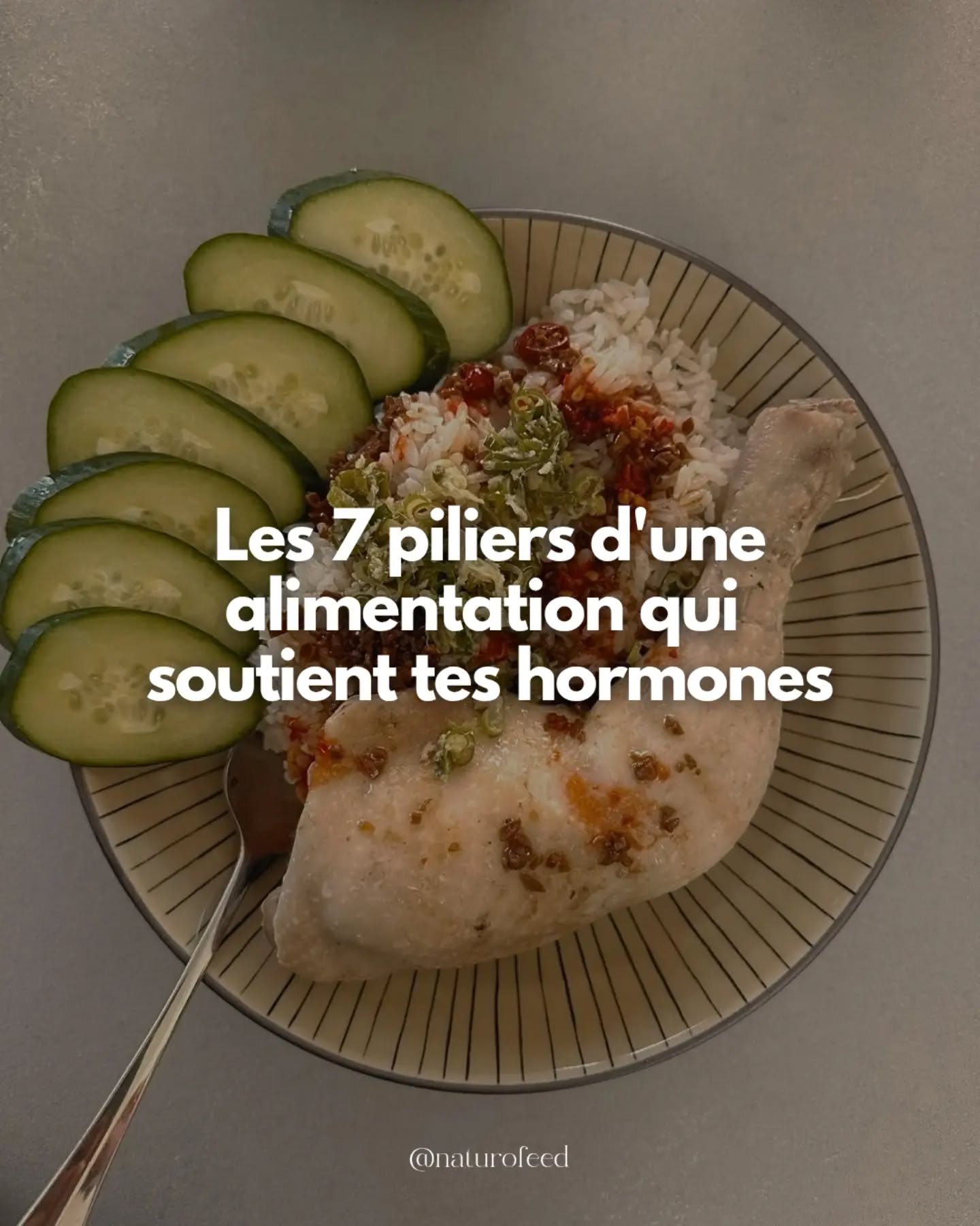 Les 7 piliers d'une alimentation qui soutient tes hormones ✨
Des apports caloriques suffisants, une alimentation brute, des nutriments en abondance, et de la régularité.
Avant de miser tous tes espoirs sur des poudres de superaliments hors de prix, veille à ce que les bases soient bien présentes :
- des protéines de qualité, assimilables par ton corps
- des bons gras, de différentes sources
- des glucides de qualité, digestes et denses en nutriments
- des fibres (selon tolérance digestive)
- des aliments riches en antioxydants
- des aliments qui nourrissent ton microbiote et favorisent son eubiose
- des repas réguliers, qui respectent la chronobiologie alimentaire
🚫 Exit les restrictions, la diabolisation des glucides ou des graisses saturées, et le petit-dej absent.
Abonne-toi à mon compte si cette approche t'intéresse, pour comprendre à équilibrer tes hormones naturellement 🤍