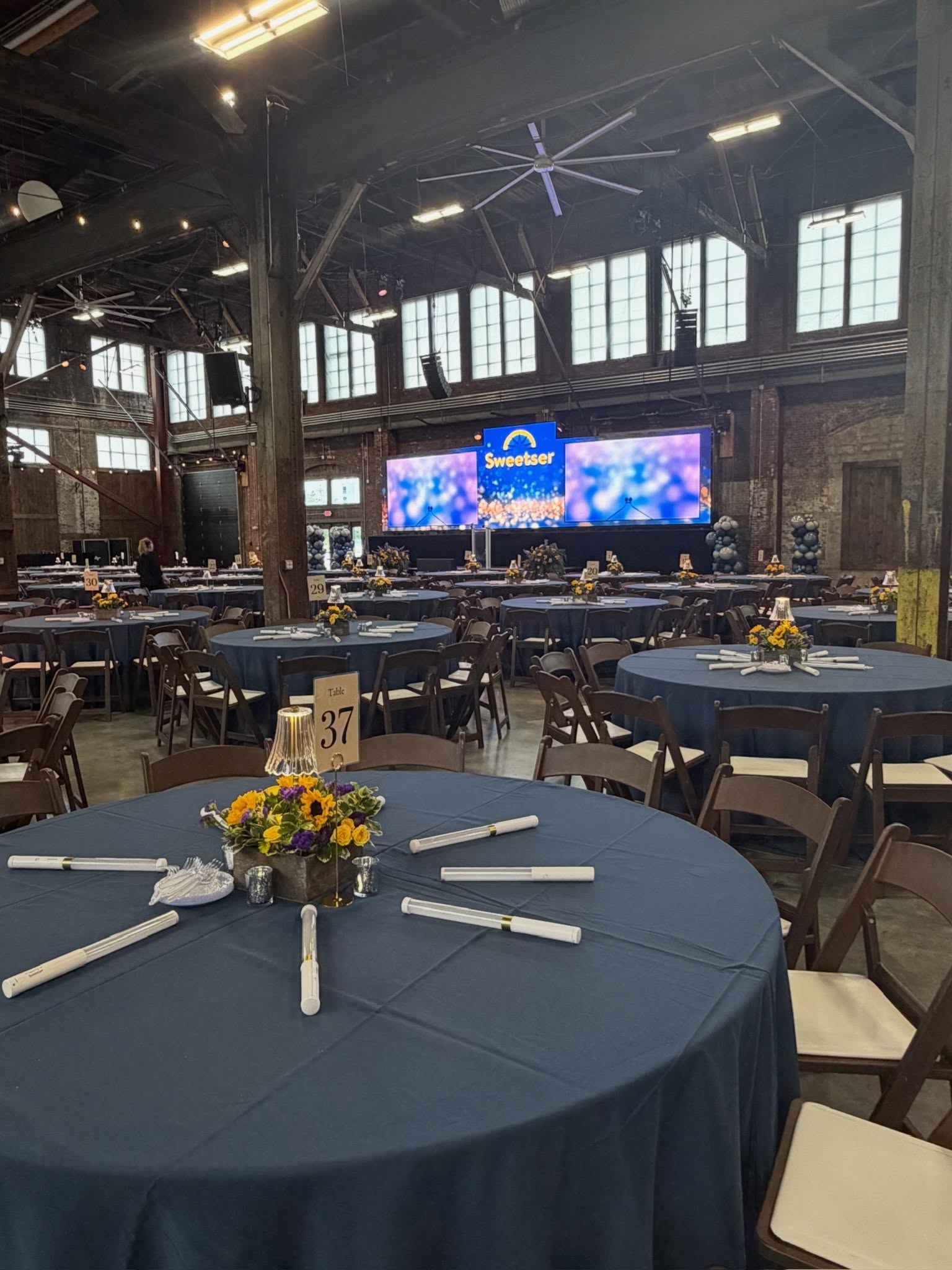 We were so excited to bring a little ✨ starry night magic ✨ to Sweetsers Mental Health Annual Gala🌙⭐️
Such a special evening supporting an incredible organization, and we loved getting to be part of the celebration. We already can’t wait to see what’s in store for next year! 💫
#PippysPoppinBalloons #Sweetser #MaineEvents #MaineEventDecor #BalloonDecor