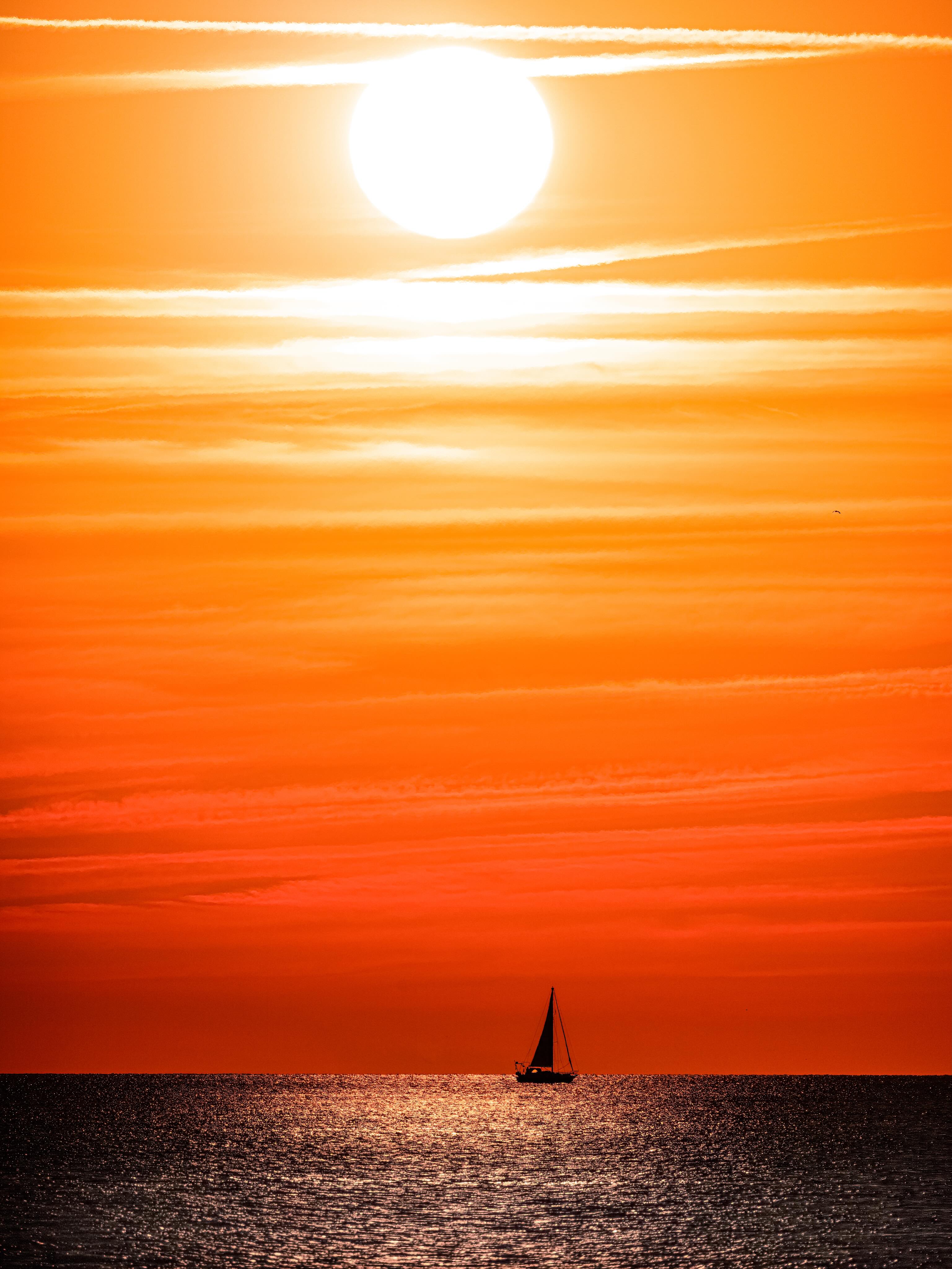 Le soleil fait encore son intéressant 😉
👉 Le Domaine est situé dans les terres, entre la mer et la montagne ☀️🏔️
#occitanie
📷 @jamayaphotography