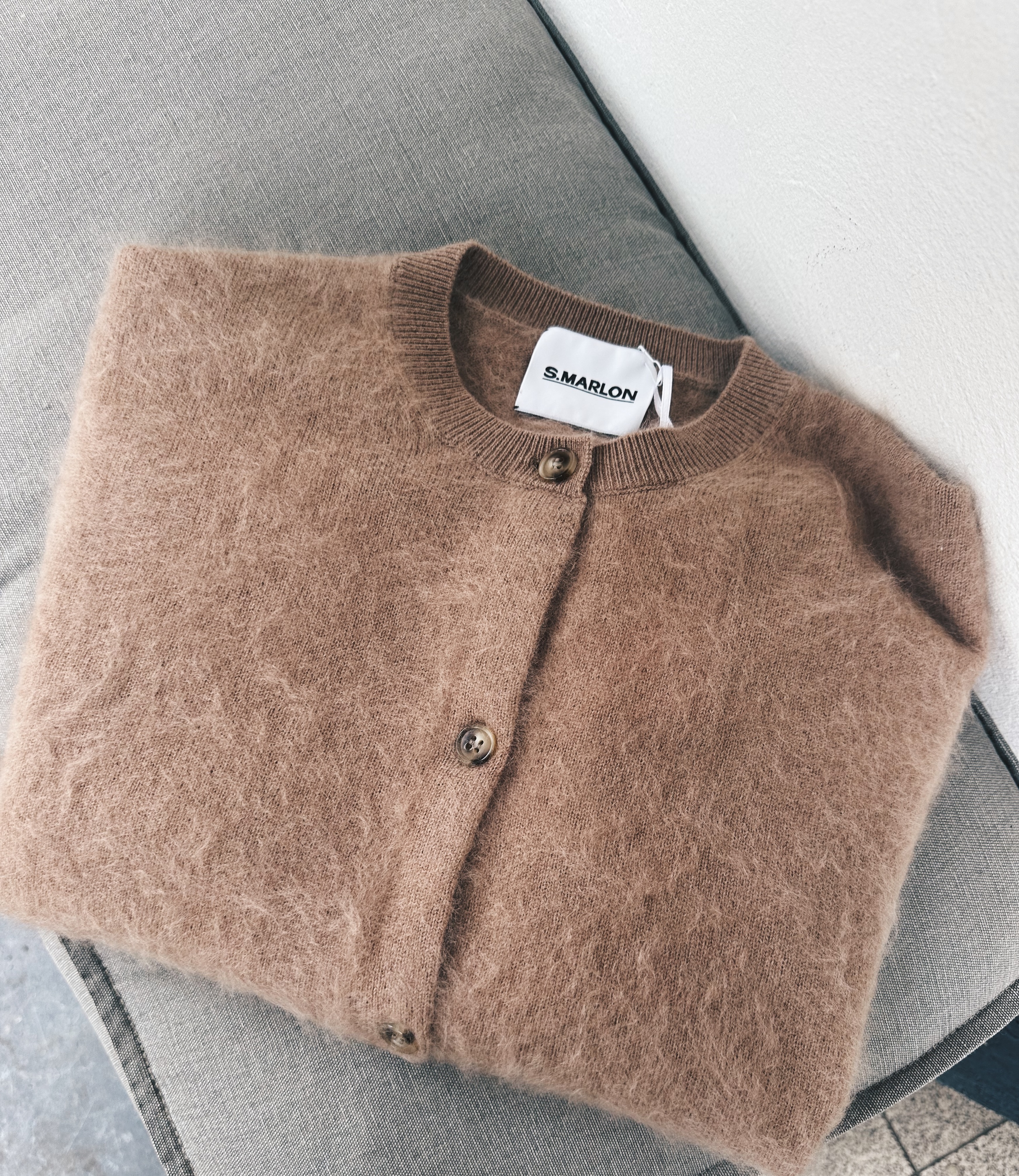 NEW BRAND✨ S Marlon
Een merk dat perfect aansluit bij onze stijl en waar we direct enthousiast over waren. Mooie materialen, hoogwaardige kwaliteit en een uitstraling waar we helemaal blij van worden 🧶
#newin #cashmere #smarlon