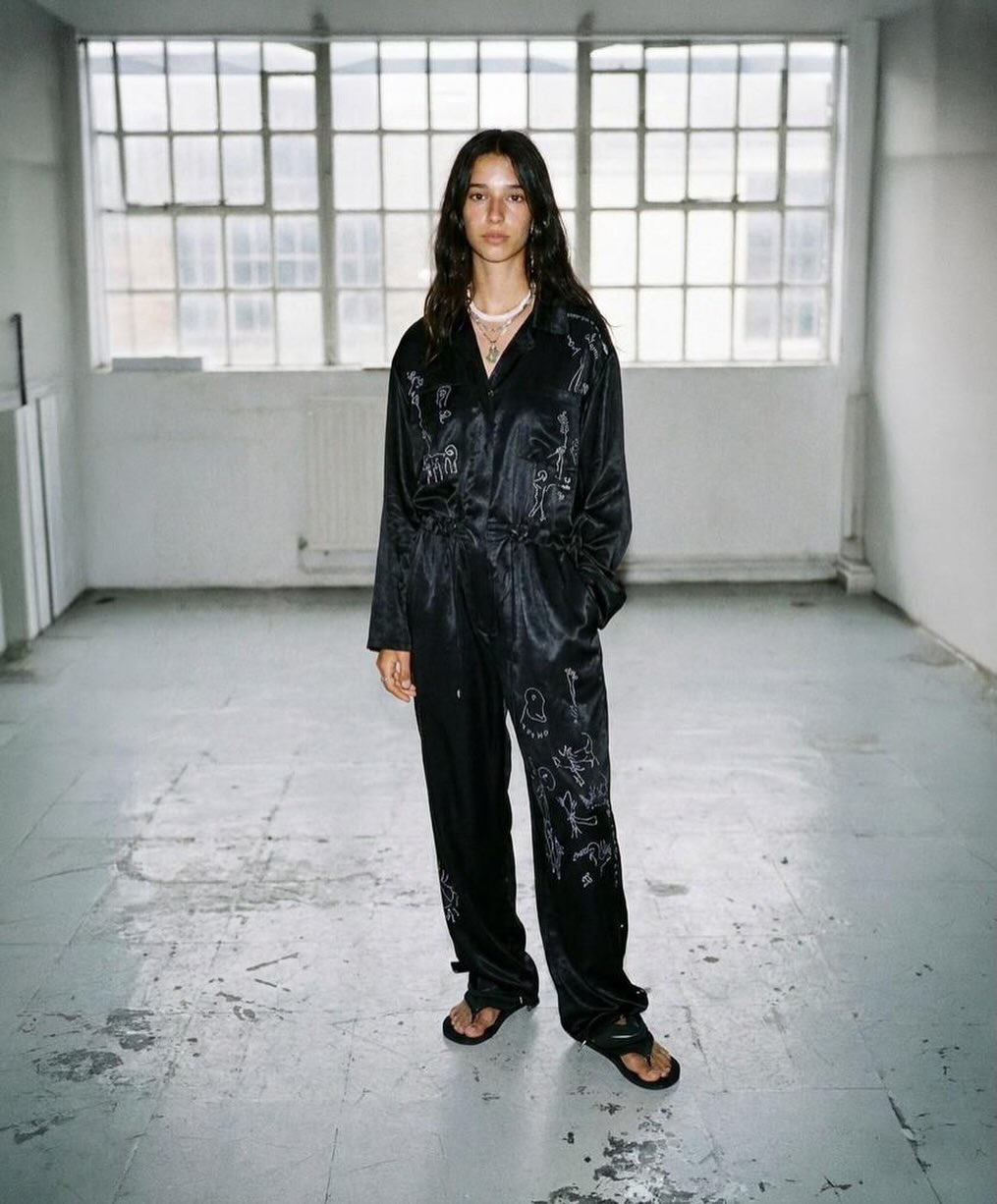 WONDEROUND was founded in London by designer Zi Kim in 2020. Inspired by classic workwear, this slow-fashion brand offers polished, contemporary clothing that reimagines timeless garments with utility and durability in mind. A contrast of functional design with luxurious finishes, @wonderound_com pieces allow free movement whilst utilising beautiful natural fibres such as Irish linen and finest Japanese silks. Each piece is one-of-a-kind, carefully handcrafted in London by local artisans to create eponymous hand-painted and embroidered details based upon the designer’s own playful motifs. Wonderound’s approach combines meticulous handiwork, thoughtful design and an understanding of how clothing quietly reflects individuality. It is the sister-brand of Ornament & Crime jewellery, who we also represent.
.
#slowfashion #contemporaryfashion #artisanalfashion #madeinlondon #representedbyschroroom