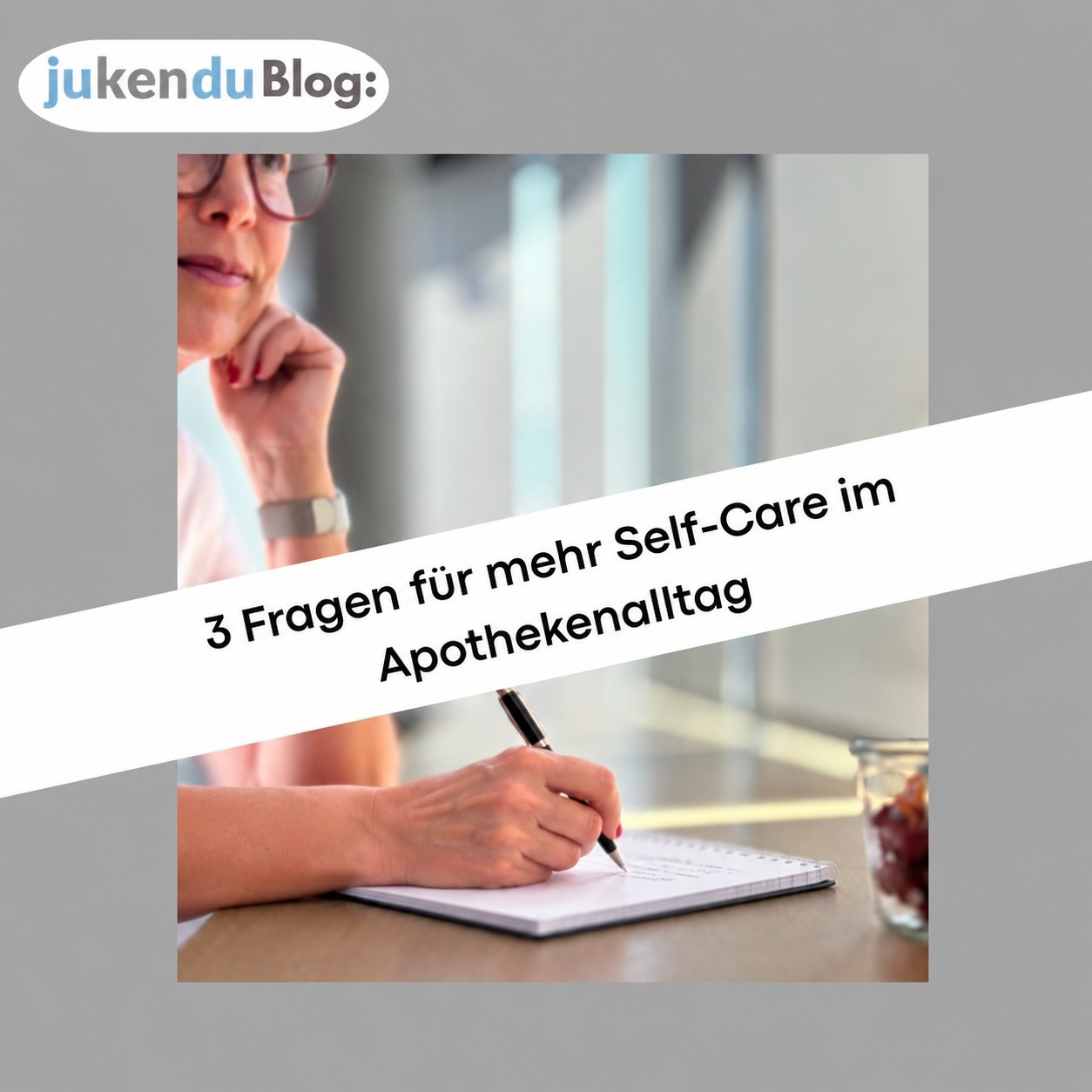 Oder: wer kümmert sich eigentlich um die, die sich um alle kümmern?
Du kümmerst dich jeden Tag um andere. Aber wann hast du dich zuletzt gefragt, was du eigentlich brauchst?
Self Care beginnt für mich nicht erst nach Feierabend – sondern mitten im Apothekenalltag.
Und bei Dir???
Welche 3 Fragen dabei einen echten Unterschied machen können, liest du jetzt in meinem neuen Blogbeitrag auf www.jukendu.com
Psst: inspiriert zu diesem Blogartikel haben mich @die_offizinqueen und der #selfcaresaturday @engelhardarzneimittel