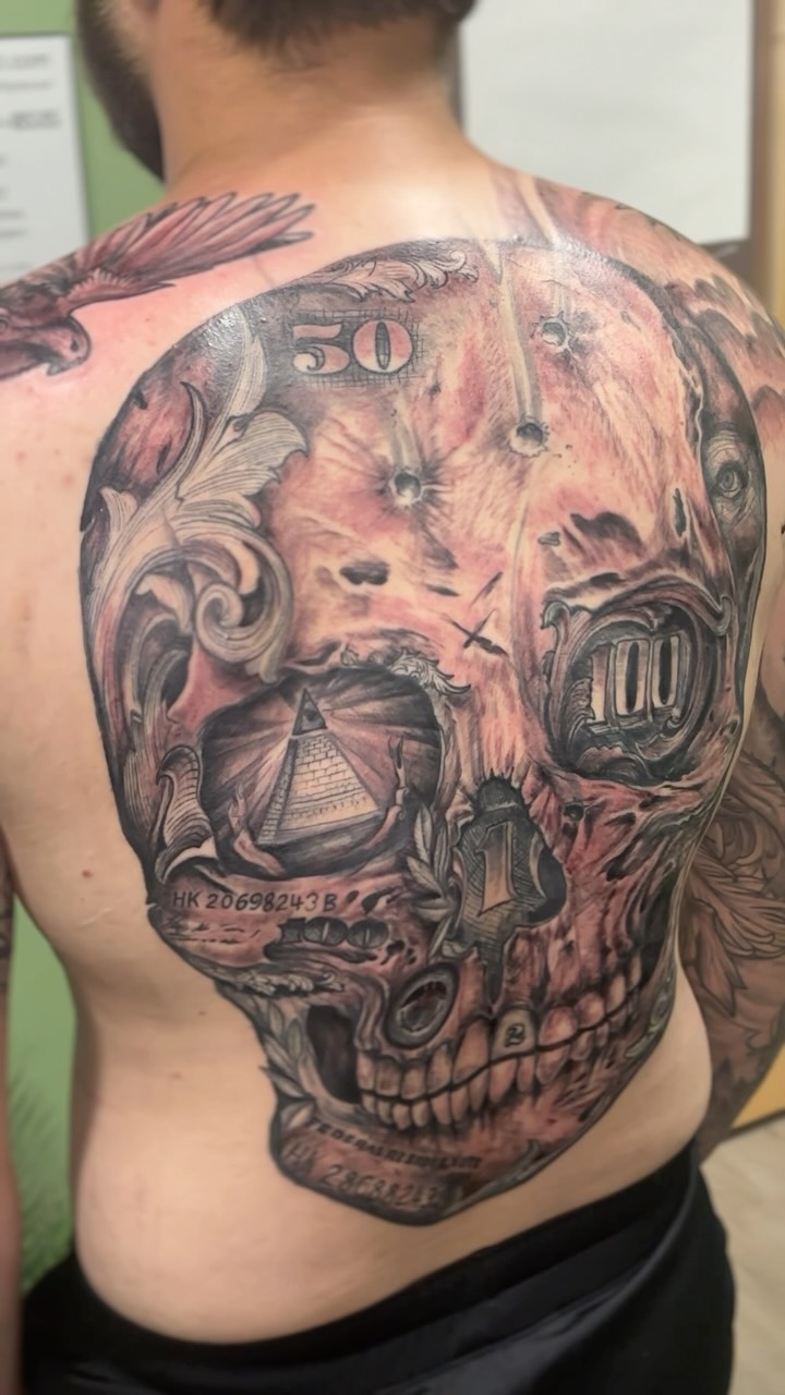 Can’t wait to add the background💪🏽🔥💉
September bookings available‼️
#tattoo #tattooidea #backtattoos #skull