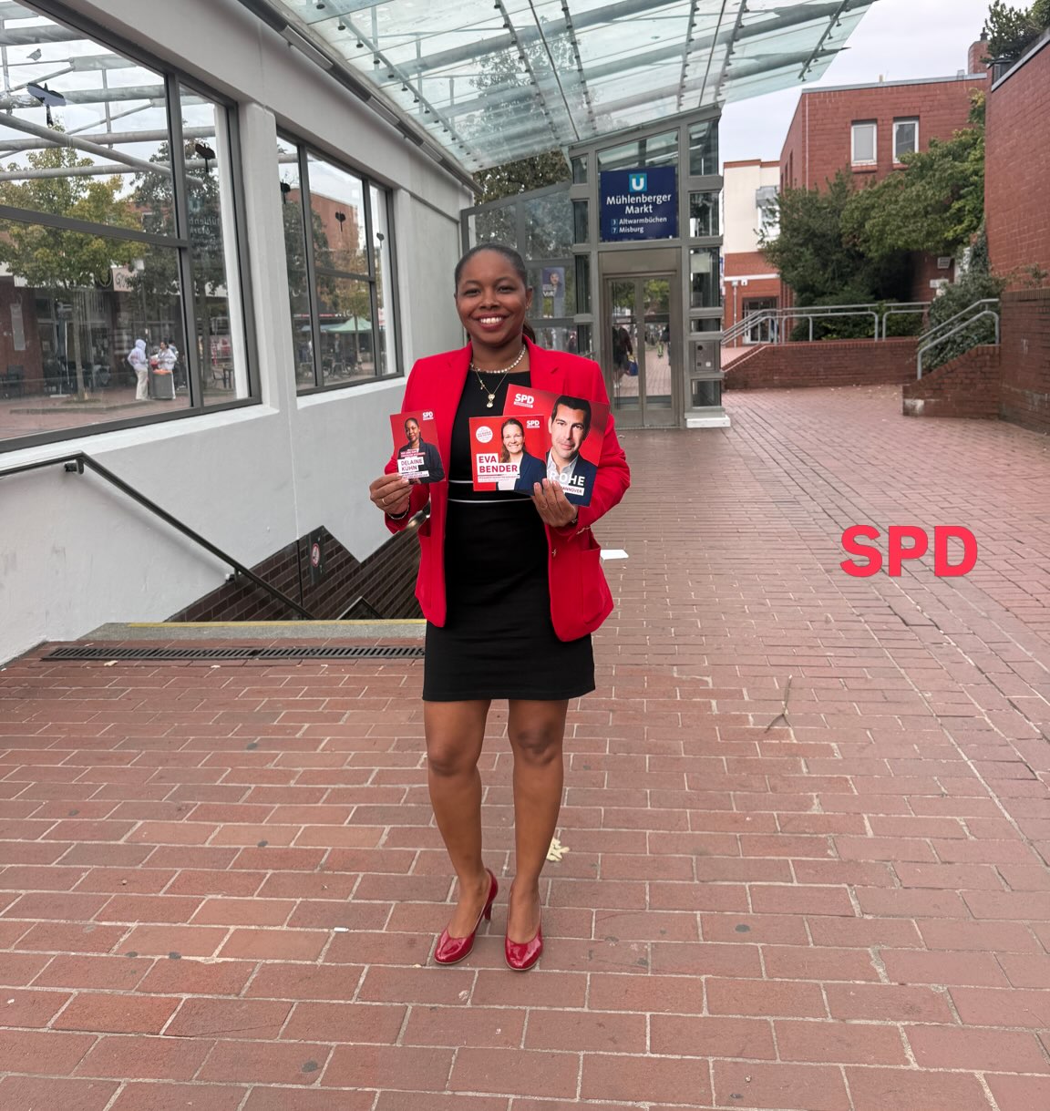 Guten Morgen mit ganz viel Dankbarkeit! ❤️🌹
1.107 Stimmen für den Rat und 861 Stimmen für den Bezirksrat! Vielen, vielen Dank für euer Vertrauen und für jede einzelne Stimme! ❤️
Für den Rat hat es dieses Mal noch nicht gereicht, aber im Stadtbezirk Ricklingen wurde ich wiedergewählt und habe bei den persönlichen Stimmen innerhalb der SPD das zweithöchste Ergebnis erzielt. Darüber freue ich mich wirklich sehr! 🥰
Ich freue mich auf die nächsten fünf Jahre und darauf, mich weiterhin mit voller Energie für unseren Stadtbezirk und Hannover einzusetzen! ❤️🌹
Danke, danke, danke! 🫶🏾