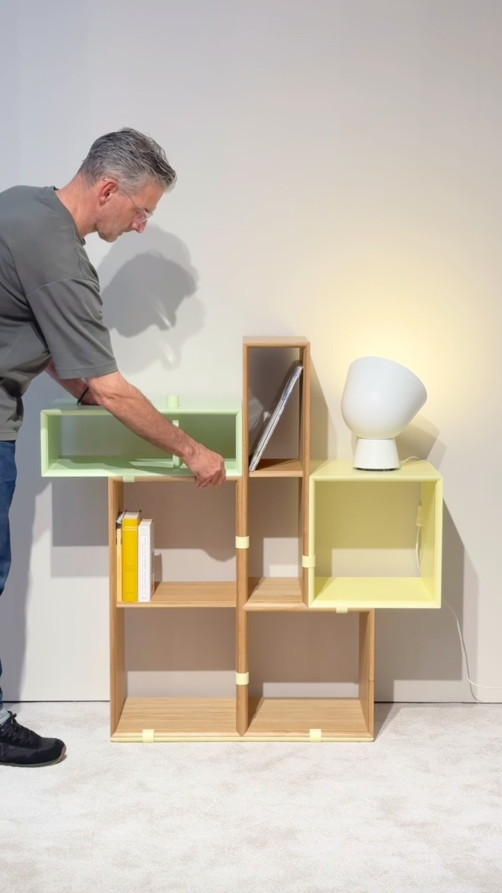 The modular #PANAMA50 system by @studiohilgers for the German furniture brand @sudbrock.de adapts to your needs in seconds.
With a subtle click, the aluminium connector locks into place—joining the modules securely without the need for tools.
Available soon in dozens of colours and veneers/ Protototype premiere: @interiordays_owl
…
Das modulare System #PANAMA50 von @studiohilgers für das deutsche Traditionsunternehmen @sudbrock.de passt sich innerhalb weniger Sekunden an neue Bedürfnisse an.
Mit einem dezenten Klick rastet der Aluminiumverbinder ein und verbindet die Module sicher und ganz ohne Werkzeug. Erlebt die Premiere der Protototypen auf den @interiordays_owl !
#modulesmade2move #ModularFurniture #FurnitureDesign sudbrock