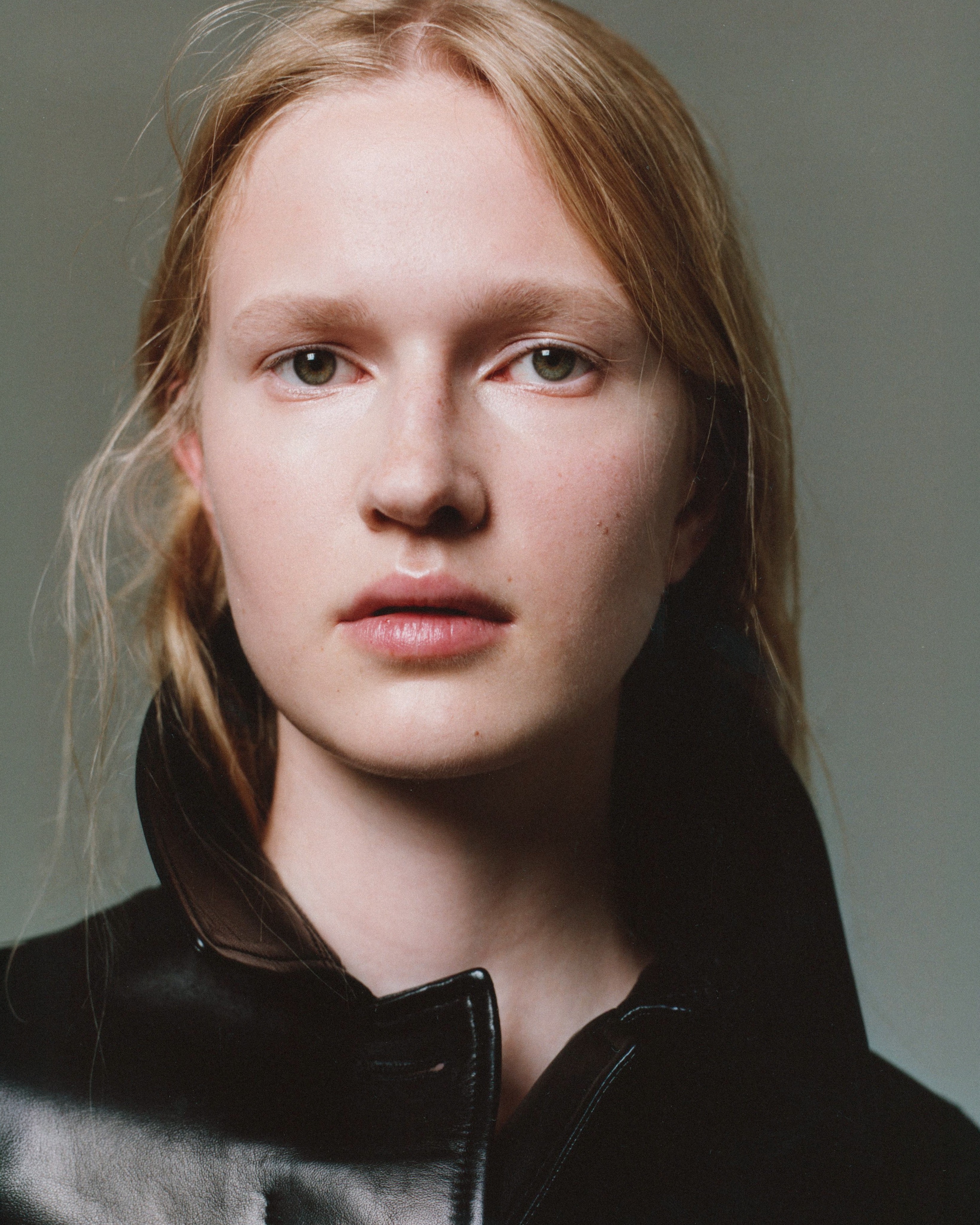 Our Hair stylist @kyledavidmalone Photographer @pierrecrosby Model @marina_nechyporuk
Stylist: @qorri.ornela
#lateliernyc #hairstylist #kylemalone