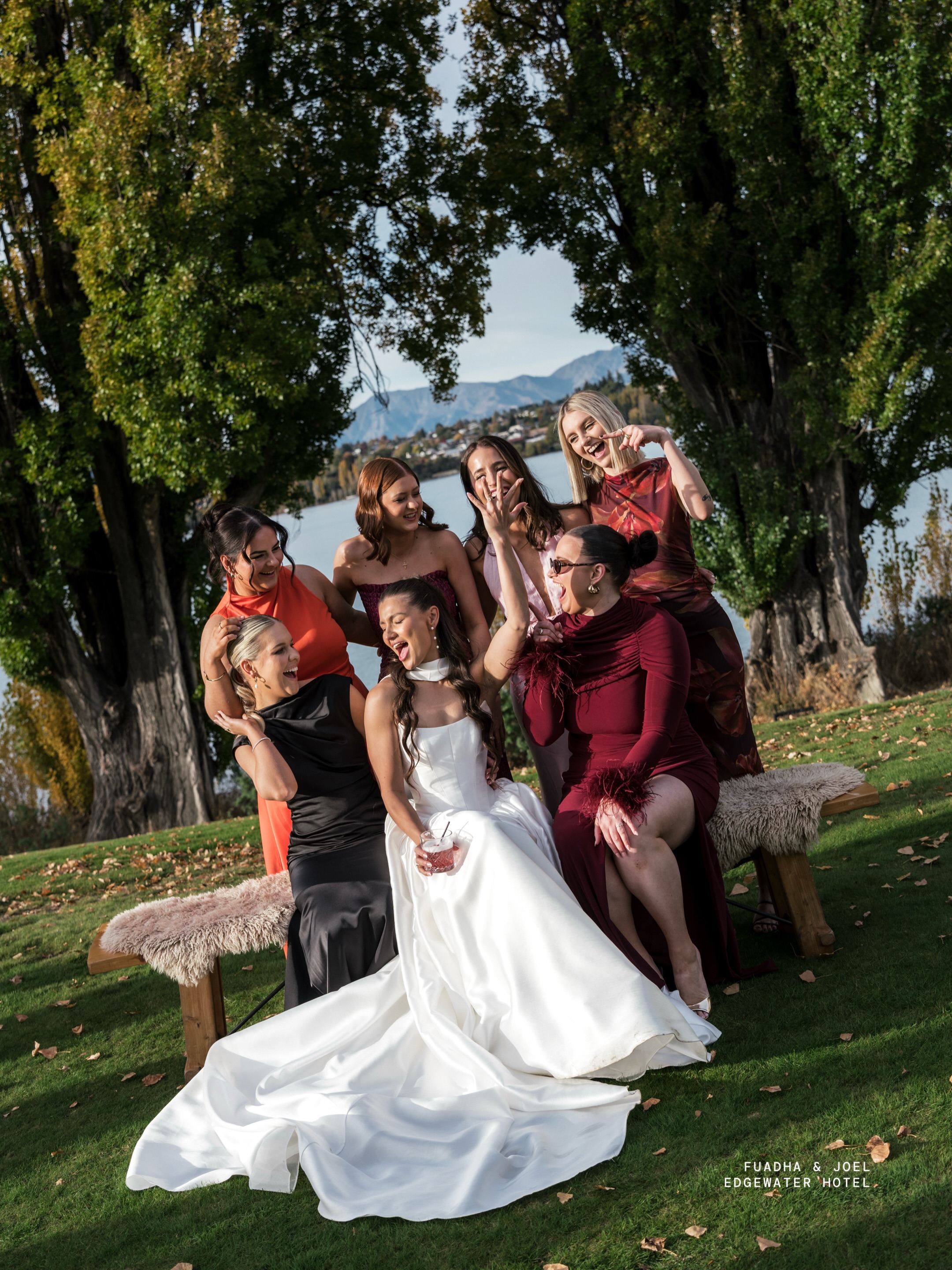 Edgewater Lake really said, “let’s make the pre-party look this good.” 😂
Good food, a few drinks, your favourite people and the guests already having a bloody good time.
Not a bad way to warm up for the reception.