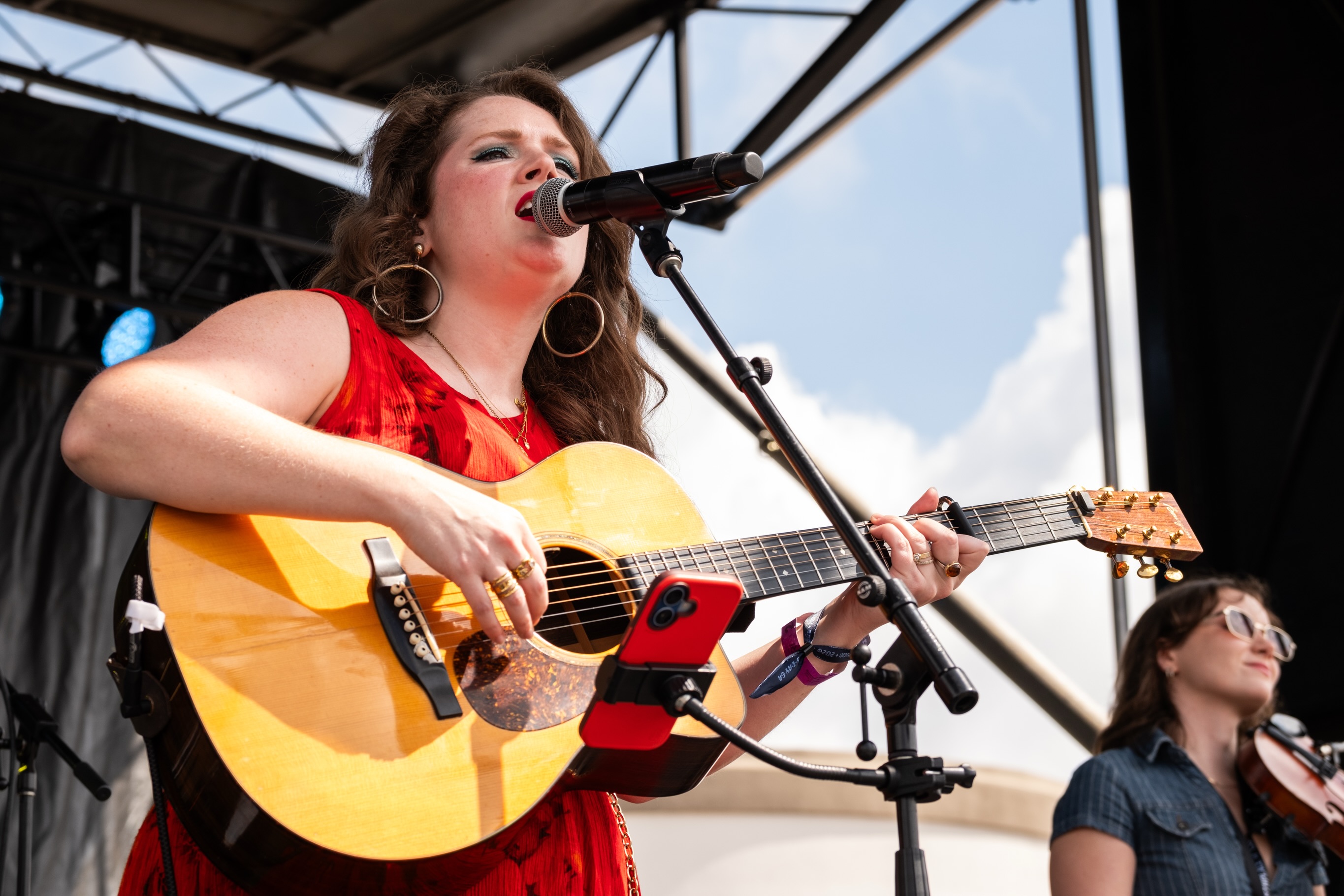 @erinlunsfordmusic performing on the Piedmont Stage at @bristolrhythm for the 25th anniversary.
Camera: FujiFilm XT-5
Lens: FujiFilm 50-140 f2.8
#brrr2026 #bristolrhytm #erinlunsfordmusic #photography #music