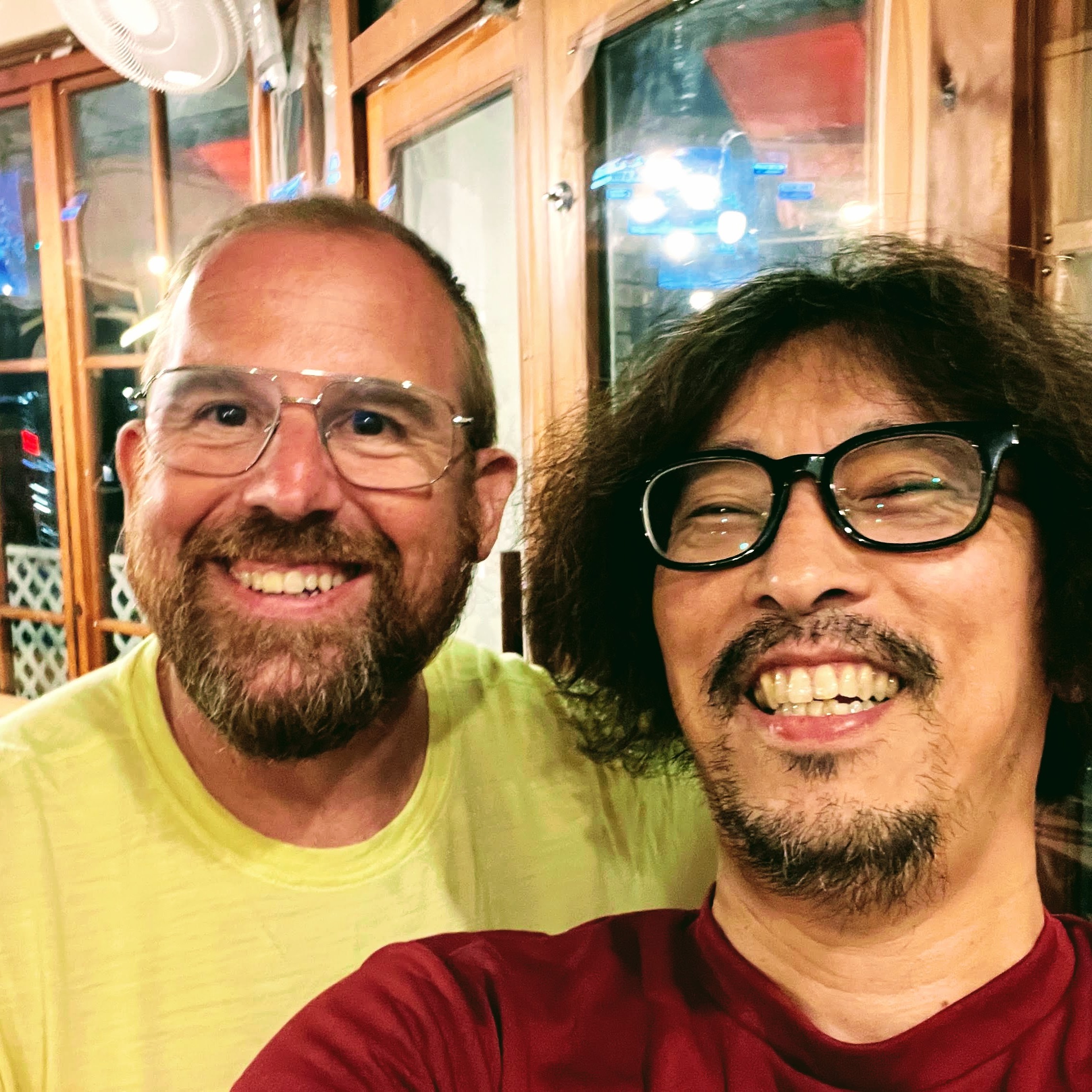 フランスから完全歩き遍路に挑む男性ゲストが来てくれました!🇫🇷🚶♂️✨
日本には何度も来ているそうですが四国は今回が初めて。「電車やバスは絶対使わない!」という徹底した歩き遍路の強いこだわりをお持ちです!
夕食交流会のカレーを最初は「日本のカレーは甘いから…」と少し躊躇されていましたが、一口食べてビックリ!「今までで一番美味しい!」と大絶賛!インド直伝のレシピだと伝えると深く納得されていました(笑)。
さらにルルルのパンも「日本で食べたパンで一番美味しい!」と絶賛してくださり、なんと2日連続でお召し上がりいただきました!パンの本場フランスの方にそう言っていただけるなんて光栄すぎます!
ラウンジでの生演奏では「日本語版オー・シャンゼリゼ」を聴いてとても感動してくれました。温かい交流と嬉しい言葉をたくさんありがとう!これからの遍路旅も足元に気をつけて楽しんできてください!いってらっしゃい!👋✨
---
A wonderful guest from France staying with us during his walk-only Ohenro pilgrimage! 🇫🇷🚶♂️✨
He loves Japan and has visited many times, but this is his first time in Shikoku! He is super dedicated to completing the entire pilgrimage completely on foot—no trains or buses at all!
At first, he hesitated to try our curry because he isn't usually a fan of sweet Japanese curry, but after one bite, he said, "This is the best curry I've ever had!" When we told him the recipe came from an Indian chef, he completely agreed!
He also praised our homemade bread as "the best bread in Japan" and ate it two days in a row! Coming from a Frenchman, that’s such a huge compliment!
He was also deeply touched by our Japanese version of "Aux Champs-Élysées" during our live music time. Wishing him a safe and wonderful pilgrimage! 👋✨
.
.
.
【Lululu Info】
🎸 生演奏 (Live Music): 17:30〜
🍛 カレー夕食交流会 (Free Curry): 18:00〜
🚃 アクセス: 路面電車「旭町一丁目」すぐ(中心部まで10分)
🏪 隣にコンビニあり!
🏠 ご予約・詳細はこちら(公式サイト)https://www.officelululu.com/blank-4
【Lululu Info】
🎸 Live Music: 17:30〜
🍛 Curry Dinner: 18:00〜 (Free for guests!)
🚃 1 min from Tram Stop / 10 min to Downtown
🏪 Convenience store is right next door!
🏠 Reservation (Official Site) https://www.officelululu.com/blank-4
#高知 #高知観光 #高知一人旅 #ゲストハウス #高知宿 #交流を楽しめる宿 #高知市 #ルルル #お遍路 #歩き遍路 #オーシャンゼリゼ #Kochi #Shikoku #JapanTravel #Guesthouse #Ohenro #LiveMusic #TravelJapan #France #WalkPilgrimage