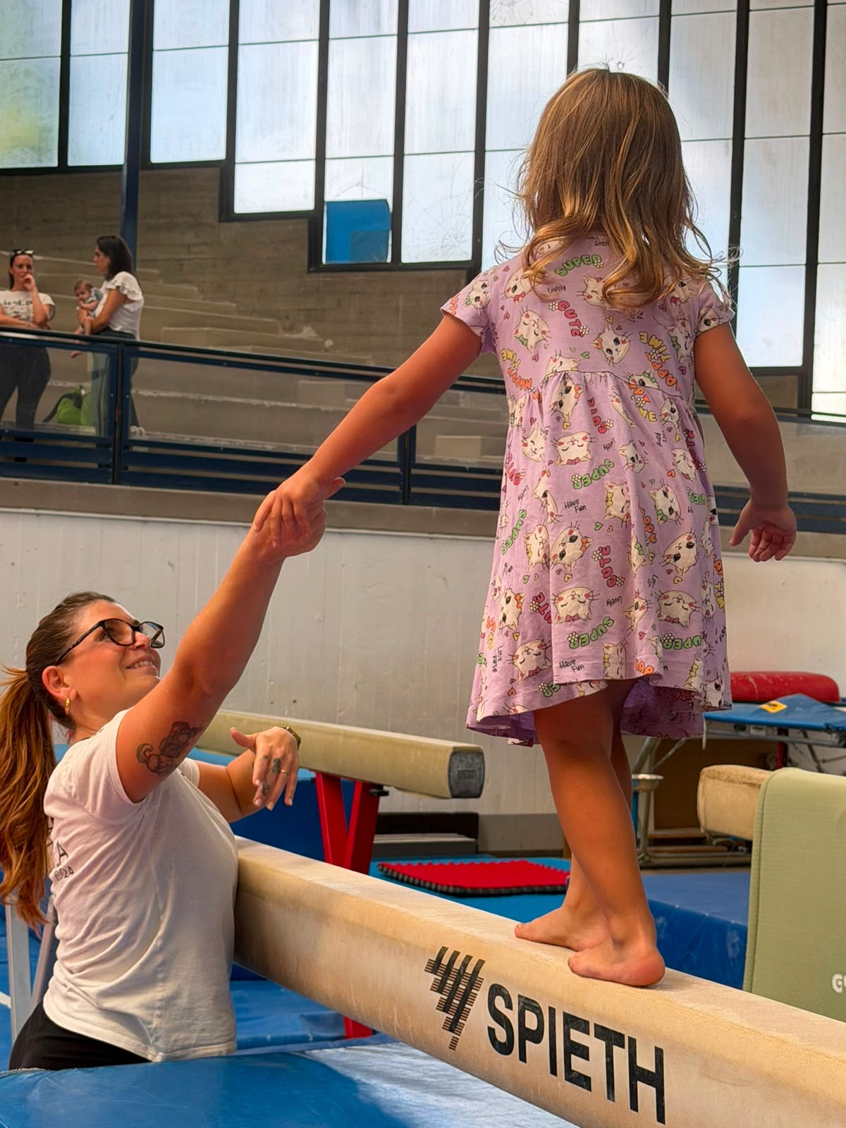 FANFU-OPENDAY🤍🖤
Domenica 13 settembre la nostra palestra ha aperto le porte a tanti bimbi e ragazzi desiderosi di provare le nostre discipline e di conoscerci nel nostro ambiente naturale, trascorrendo così un pomeriggio di conoscenza e divertimento tra sorrisi, salti e stoccate!!🌟
Non perderti tutti i nostri corsi:
🤸🏼♂️ Ginnastica Artistica Femminile e Maschile
🦋 Ginnastica Ritmica
🤺 Scherma
🌈 Baby Gym
‼️ Over 15
Ti aspettiamo per una prova gratuita da lunedì 21 Settembre!✨
ℹ️ per ulteriori info è contattabile la segreteria al numero: 351 8759706, dopo le ore 16:30 oppure via WhatsApp tutto il giorno.
📩 iscriviti al nostro sito: 𝗳𝗮𝗻𝗳𝘂𝗹𝗹𝗮𝗴𝗶𝗻𝗻𝗮𝘀𝘁𝗶𝗰𝗮𝗲𝘀𝗰𝗵𝗲𝗿𝗺𝗮.𝗶𝘁 per non perdere nessun aggiornamento!