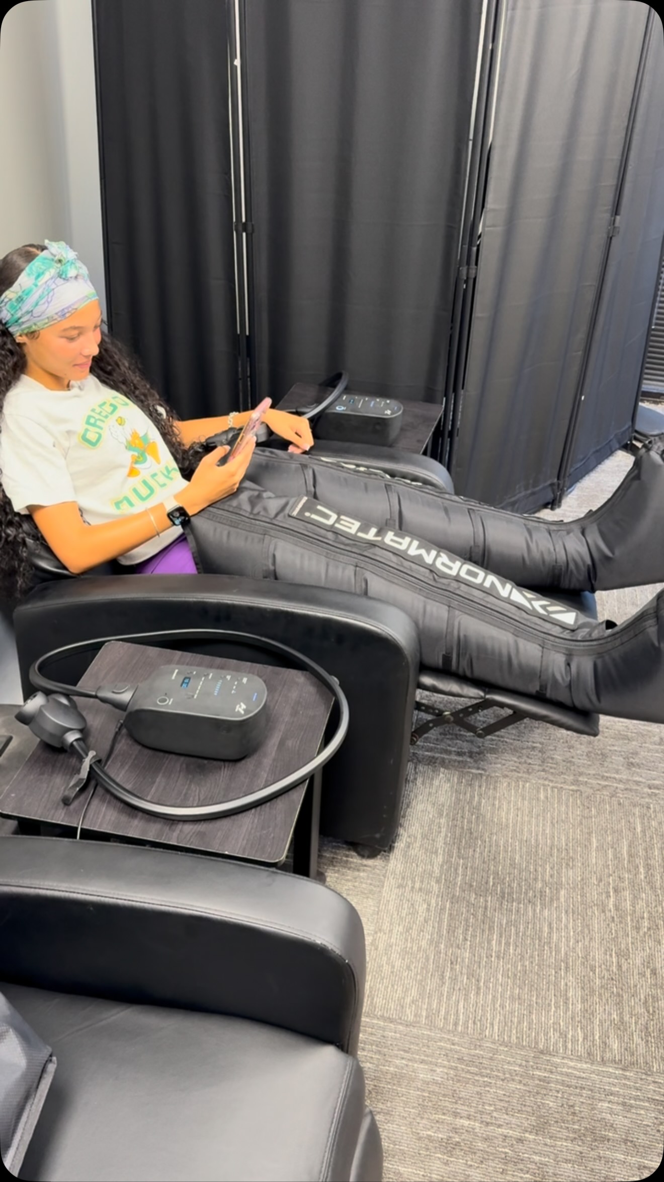 Three weeks into fall sports and most athletes are already behind on recovery.
Not because they’re lazy. Because recovery takes time they don’t think they have, and the options that actually work — cold plunge, compression, soft tissue work — aren’t convenient when you’re driving yourself to practice and back.
Most athletes are managing soreness with rest days and ibuprofen. That’s not recovery. It’s just waiting.
Victory Recovery Membership: $149/month.
Unlimited cold plunge, red light therapy, and Normatec compression. Four manual sessions per month — dry needling, cupping, soft tissue, or stretching. No contract. Cancel anytime.
Drop-in is $40 a session. Two sessions a week runs $320/month. At $149, you come in every day if you need to.
This is the part of training most high-level athletes take seriously and most local athletes skip entirely. The room is here. The question is how much you’re leaving on the table without it.
Text (480) 796-9720 to get started.