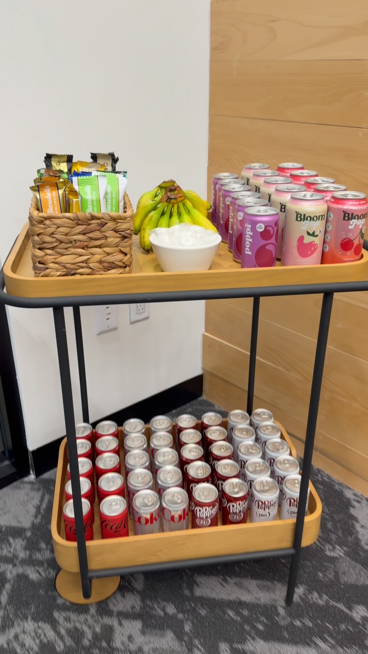 Meetings are better when the food is already taken care of 🙌🏼🍴
From catered lunches to coffee breaks and snacks, we can help make your next meeting at FUSE a little easier (and a lot more delicious!).
For lunch catering, we love to partner with our local Four Points neighbor, Rooted Cafe! 🥗☕️
Planning a meeting or event? Let us help take care of the details. You bring the team, we’ll help with the rest. ✨
