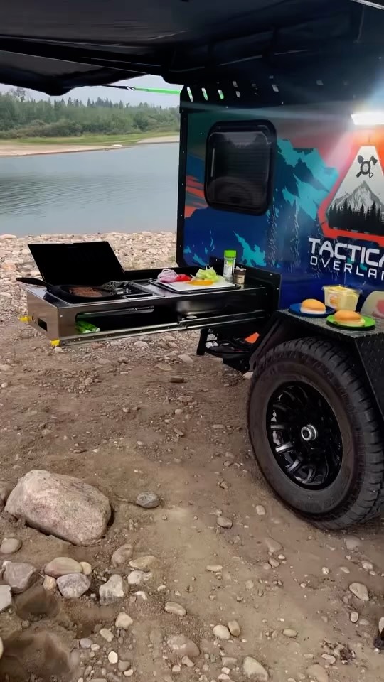 Good food just hits different when you’ve earned the view. 🔥🏕️ 🌊
The HQ Series brings a full outdoor kitchen setup along for the ride, with a dual-burner cooktop, hot and cold running water, and plenty of space to make camp meals a whole lot easier.
Because getting off the grid shouldn’t mean giving up the comforts that make you want to stay there.
What’s the first meal you’re making when you roll into camp?
#tacticaloverland #overlandcooking #offgridliving #campkitchen #overlandadventure