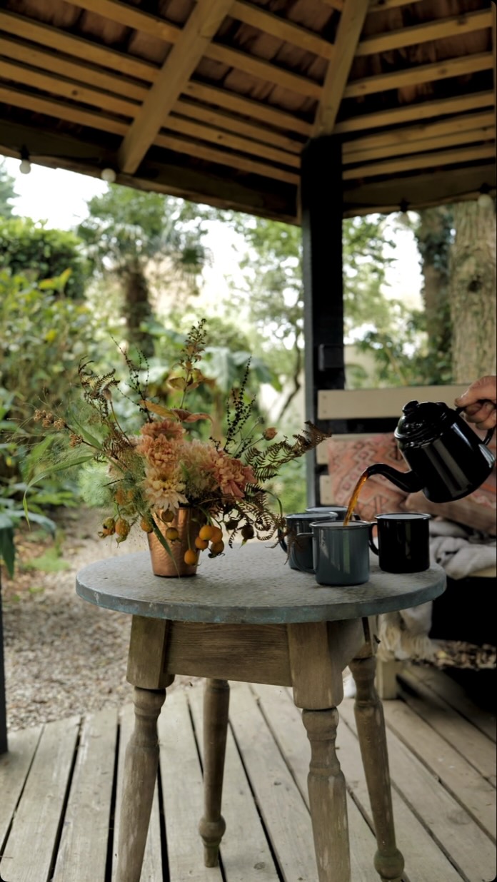 It definitely feels a bit autumnal here today. We're looking forward to moments like these - a cup of tea and a game of petanque.
#september #selfcateringcornwall #middlecolenso #alfresco