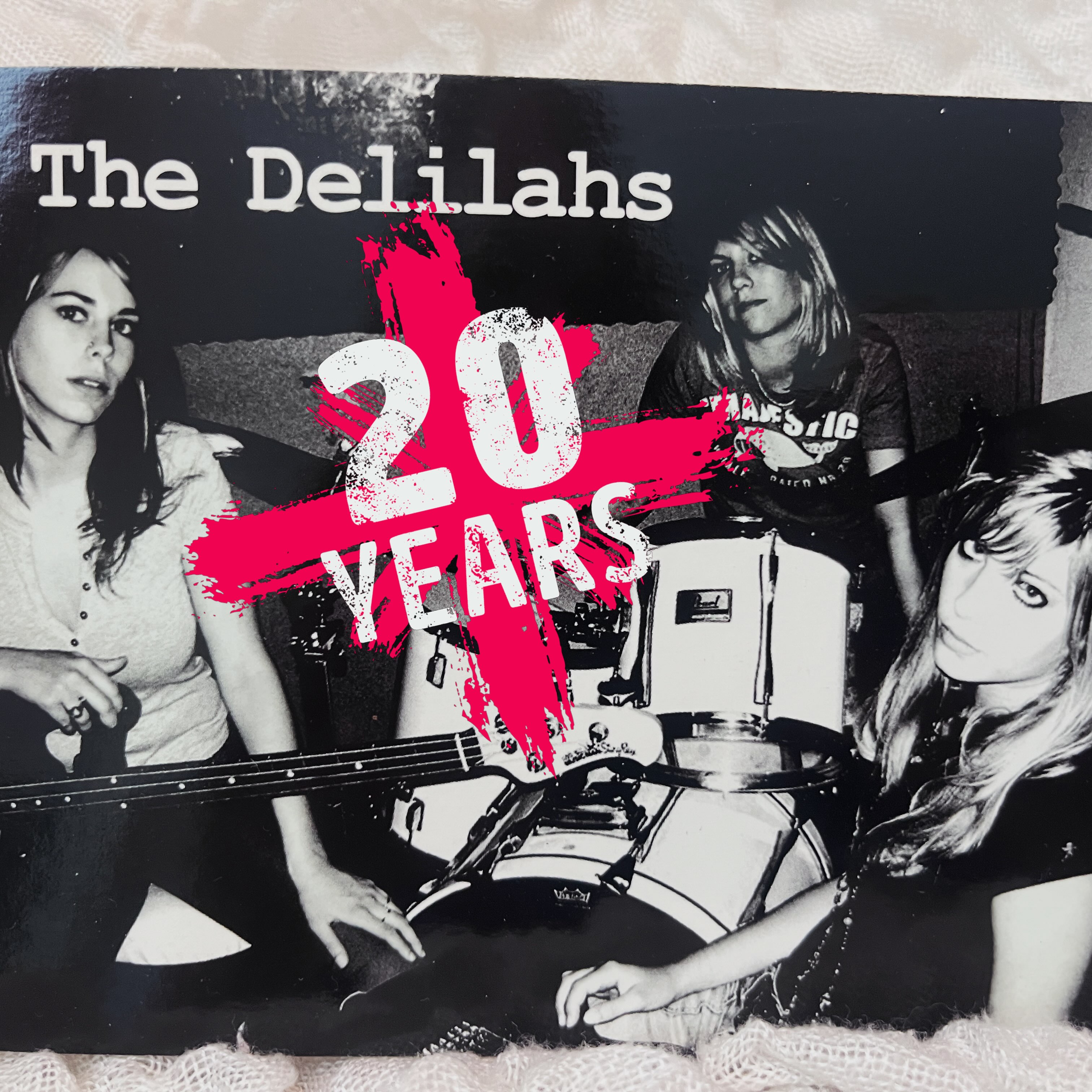 Jubiläum🎈
22.10.26 @muhle_hunziken mit @themfleurs
07.11.26 @galvanikzug mit @thehightimescool & DJ @dominic_dillier
und vielen, tollen Special Guests (tba)❤️
#anderezeiten #20jahredelilahs