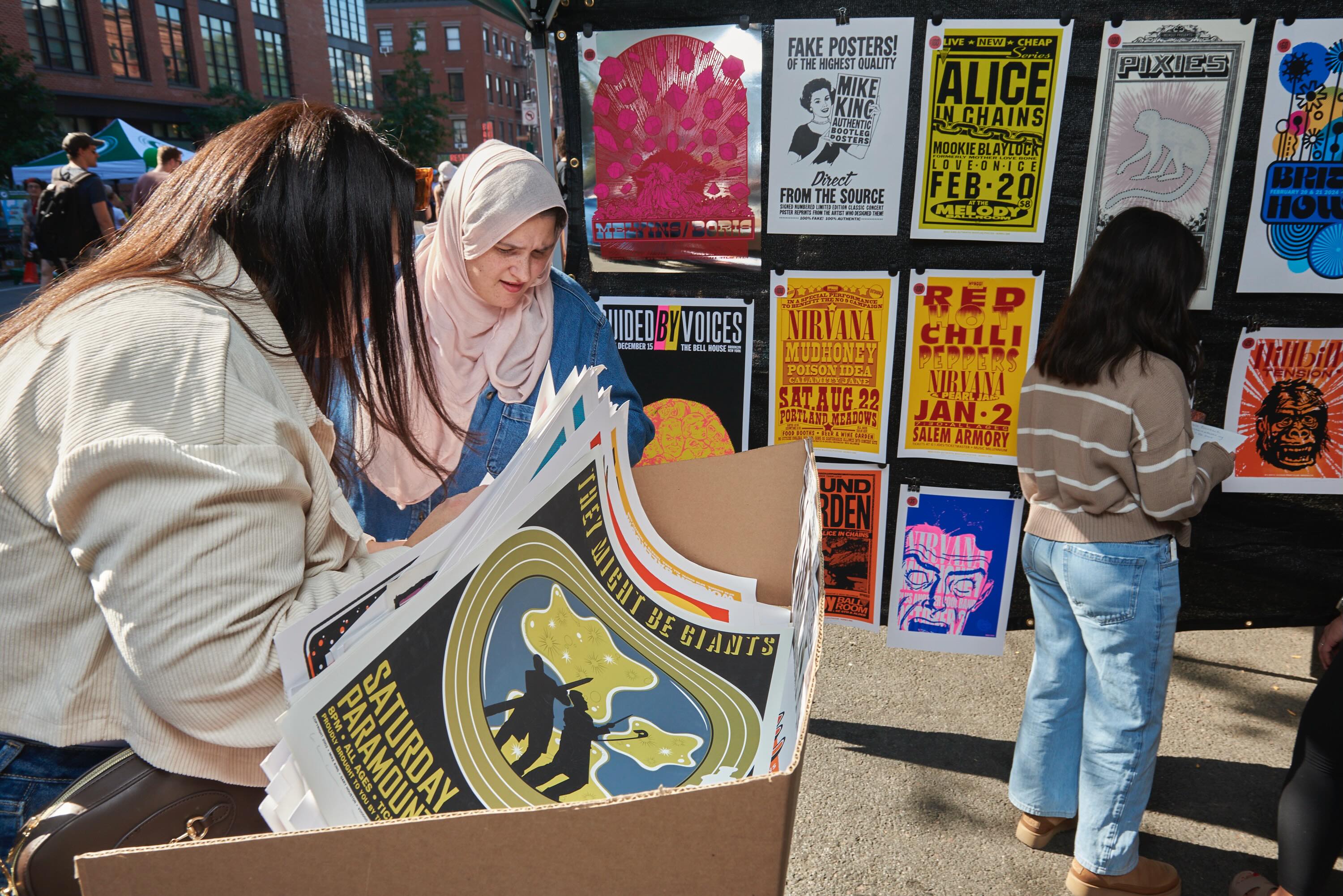 Join @makeitframe during the Atlantic Antic™ on Sunday, September 27!
Artist @itsmikeking will be selling his exclusive prints and artist proofs on Atlantic Avenue between Henry Street and Clinton Street. Stop by to check them out! Plus, Make A Frame is doing live screen printing throughout the day. 🖼️
#atlanticantic #atlanticavenuebusiness #brooklynevents #shoplocal #brooklynart