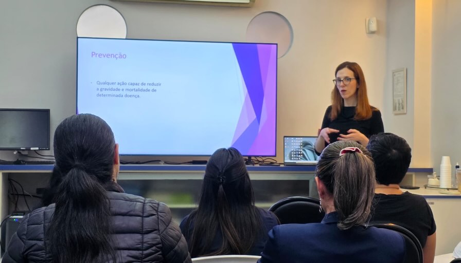 Na última sexta-feira, a Drª. Paula Bes, oncologista da Clínica São Germano, bateu um papo com nossos colaboradores sobre estratégias para a prevenção do câncer de mama, câncer de próstata e câncer de colo uterino.
A aula incluiu temas como infecção por HPV, modificação de fatores de risco e exames para a detecção precoce do câncer.
#prevençãodocâncer #câncerdemama #câncerdepróstata #câncerdecolodoútero