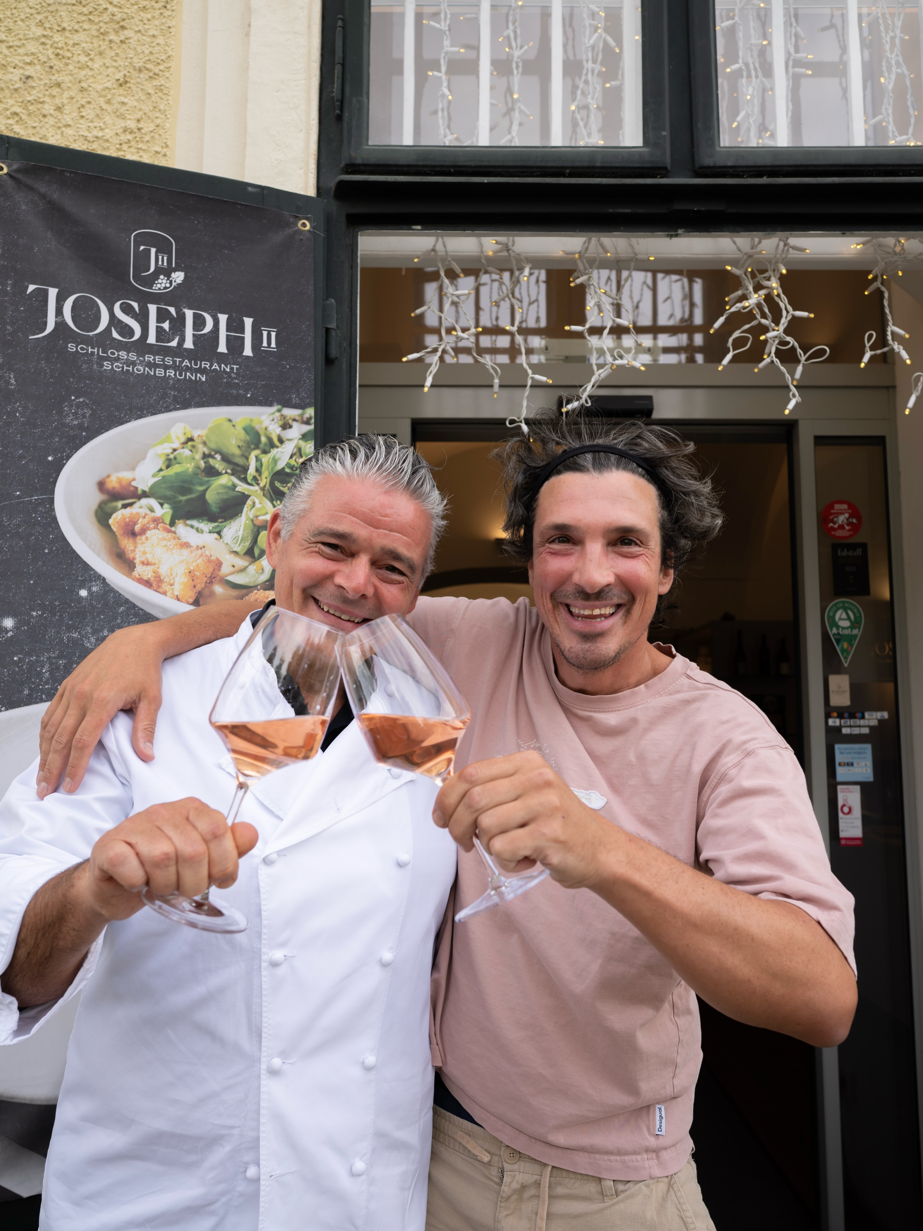 Das Weingut Lenhart präsentiert 5 ausgewählte Weine, dazu kocht Andi Wojta ein feines 4-Gang-Menü.
🍇 Mittwoch, 16.09.2026
📍 Joseph II. – Schloss-Restaurant Schönbrunn
🕖 19:00 Uhr
💶 € 98,- pro Person
Wein im Mittelpunkt. Genuss am Teller. Wiener Schmäh inklusive.
Tickets in der Bio zu kaufen!
Wir freuen uns auf euch!
#weingutlenhart #andiwojta #schönbrunn #wienliebe #restaurantwien