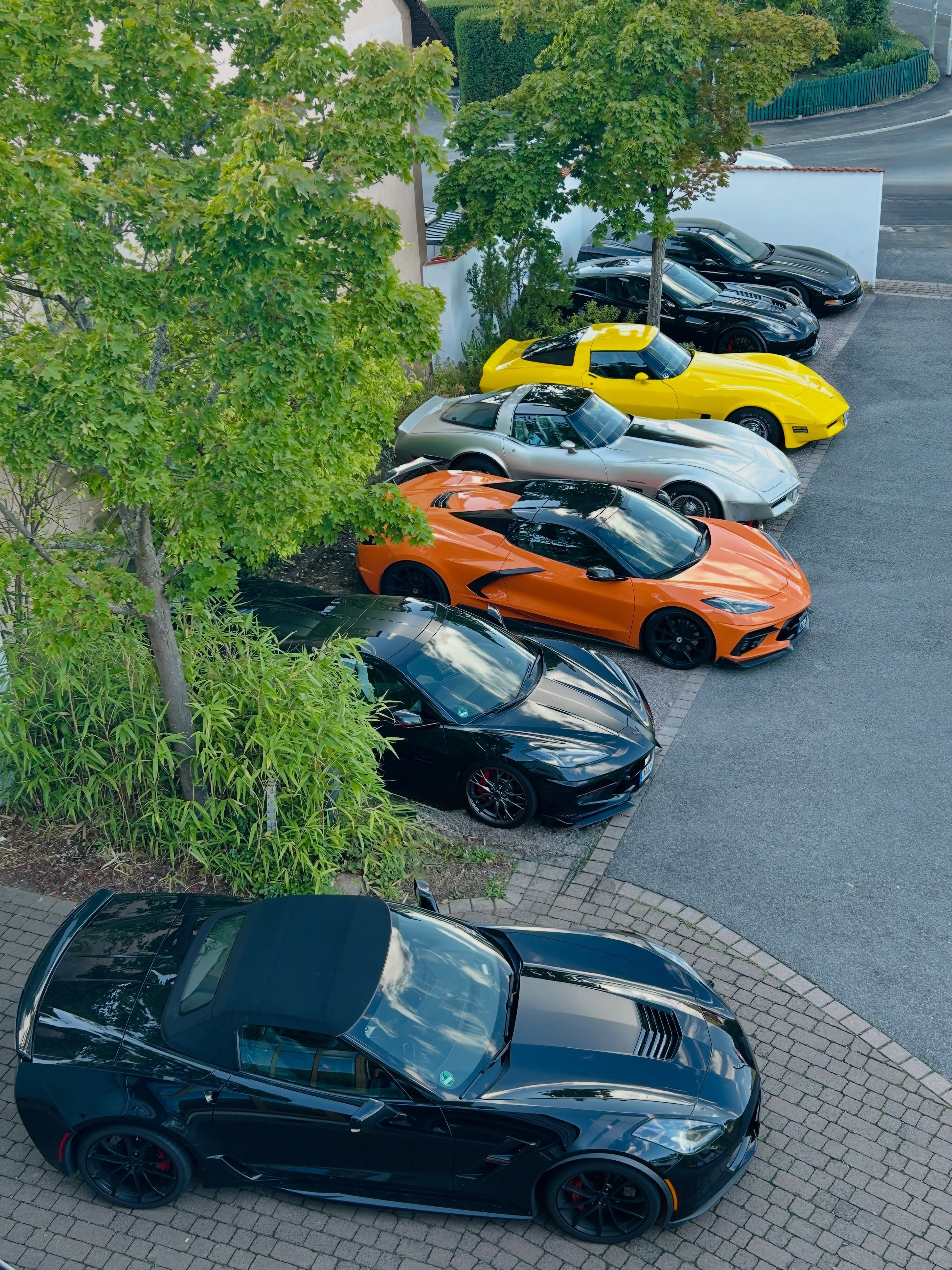 Zwei Tage, viele Corvettes und richtig nette Gäste! ❤️
Im Rahmen der Main-Spessart-Tour durften wir den Corvette Club für zwei Tage bei uns in den Bestenheider Stuben begrüßen. Tagsüber wurde die Region erkundet, abends kamen alle bei mehrgängigen Menüs aus unserer Küche zusammen. 🍽️
Die Corvettes vor dem Haus waren natürlich ein echter Hingucker, besonders in Erinnerung bleibt uns aber die herzliche und entspannte Zeit mit der gesamten Gruppe.
Vielen Dank für euren Besuch! Wir wünschen euch allzeit gute Fahrt und würden uns sehr freuen, euch wieder einmal bei uns begrüßen zu dürfen. 😊
#corvette #corvetteclub #wertheim #bestenheiderstuben