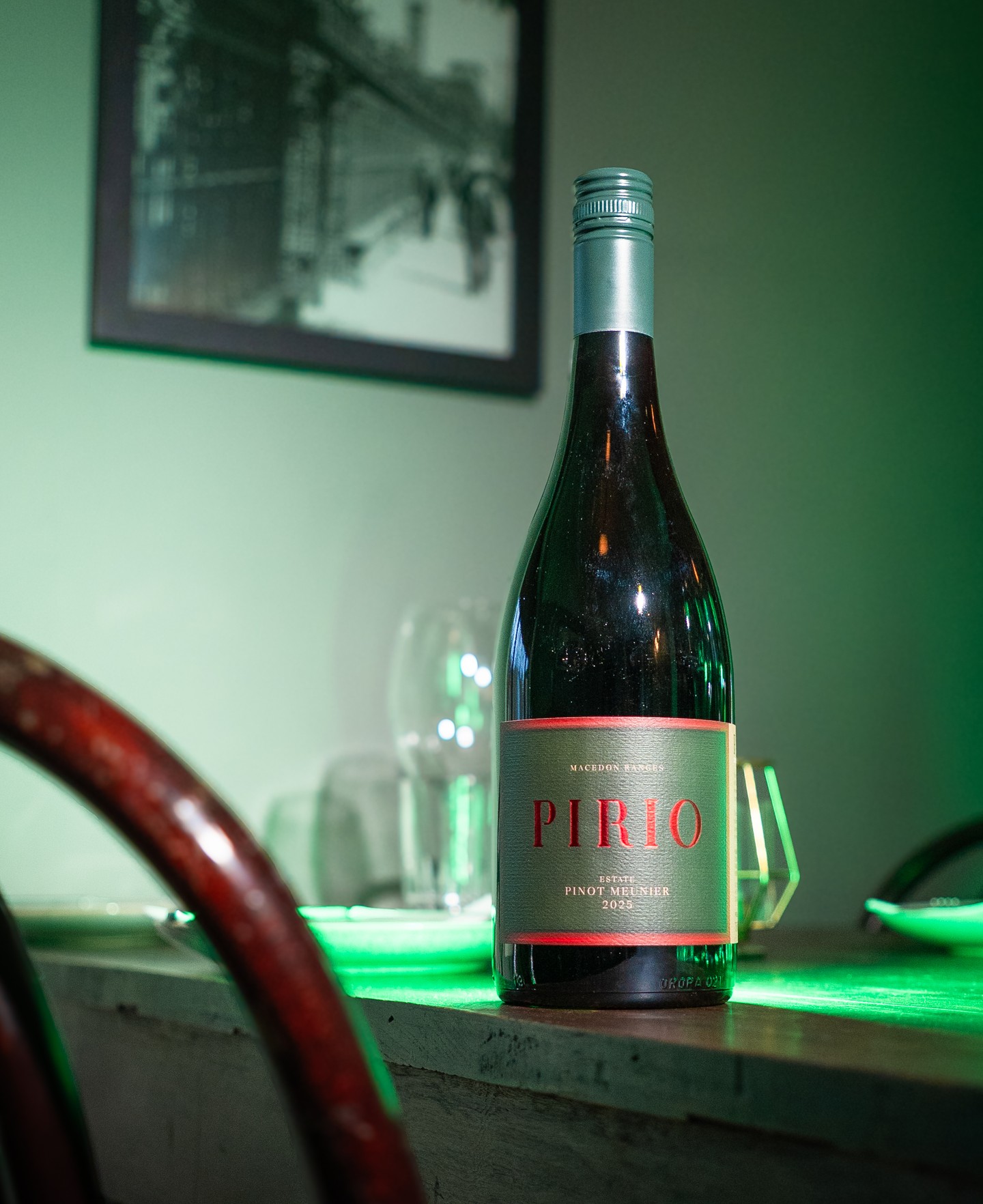 Pinot Meunier is rarely seen as a still wine. In Champagne it's the third member of the blend, valued for early ripening and approachable red fruit, but as a table wine in its own right it's genuinely uncommon.
@piriowines grows it on the outskirts of Romsey at one of the higher altitude sites in the Macedon Ranges, where the cool climate pulls the variety toward something more structured and savoury than you'd expect from warmer ground.
At this elevation, expect the earthiness and red cherry that define the grape, with the acidity and restraint the region tends to produce. Worth trying if you're curious about what Champagne's most underrated variety can do without the bubbles.
#woodendcellarandbar #macedonranges #macedonrangeswine #woodend #piriowines
@victorias.heartland @visitmacedonranges @visitmelbourne @visitvictoria @ausgoodfood @macedonrangeswine