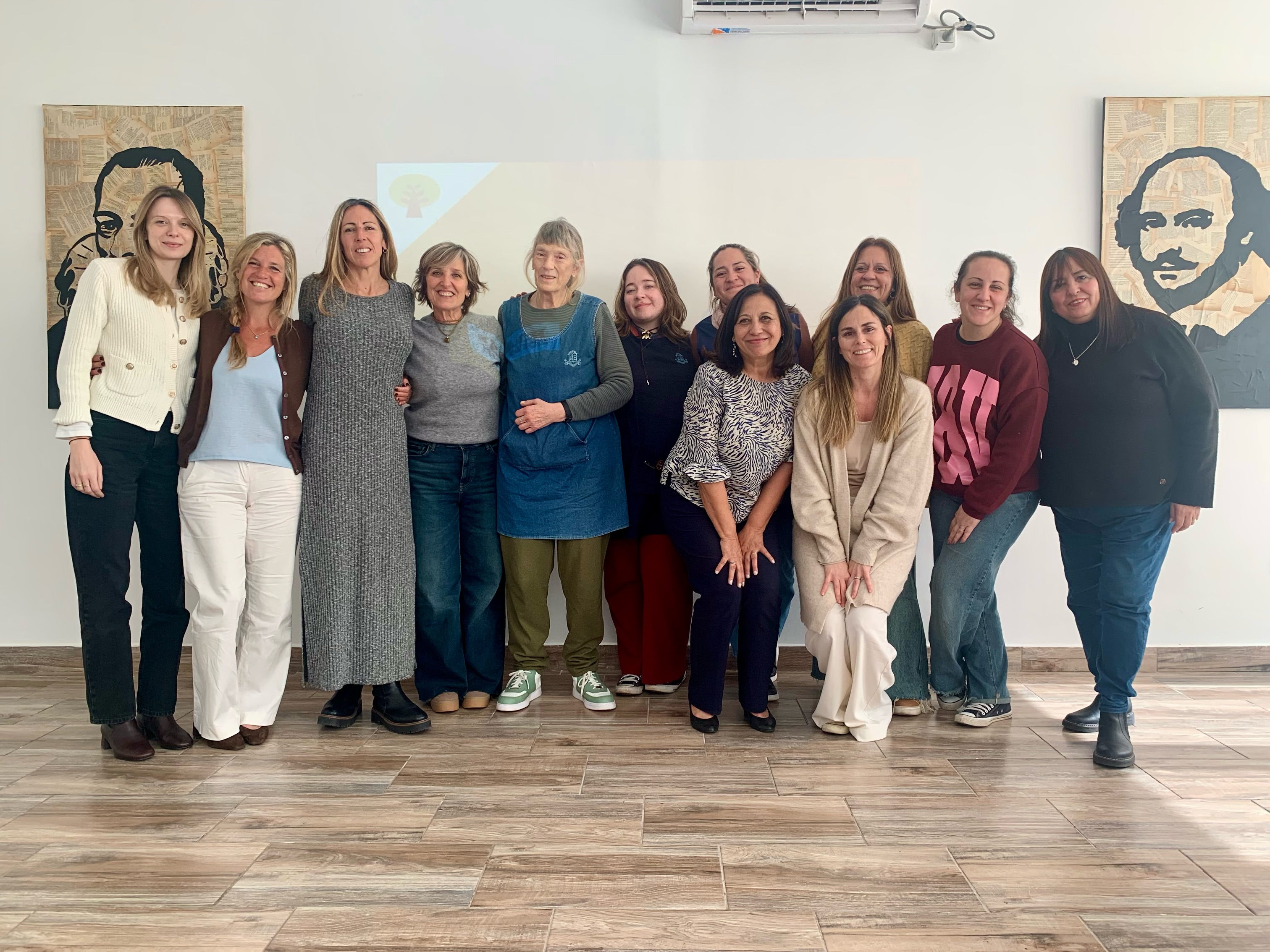 Phonics Training at St Hilda’s!
Our English teachers participated in a training course to develop their teaching of our chosen reading programme, Floppy’s Phonics and Oxford Reading Tree. We were delighted to have Angelica Araya, Oxford International Education Consultant for Latin America, visit St Hilda’s to deliver this training. We are always committed to ensuring every child at St Hilda’s is a fluent reader. Thank you, Angie!
——————
¡Capacitación en Fonética en St Hilda’s!
Nuestros profesores de Inglés participaron en un curso de capacitación para perfeccionar la enseñanza de nuestro programa de lectura elegido, Floppy’s Phonics y Oxford Reading Tree. Tuvimos el placer de recibir en St Hilda’s a Angelica Araya, Consultora Internacional de Educación de Oxford para Latinoamérica, quien estuvo a cargo de esta capacitación.
Estamos siempre comprometidos con garantizar que cada niño de St Hilda’s sea un lector fluido.
¡Gracias, Angie!
#StHildas #College #English #Phonics #Training