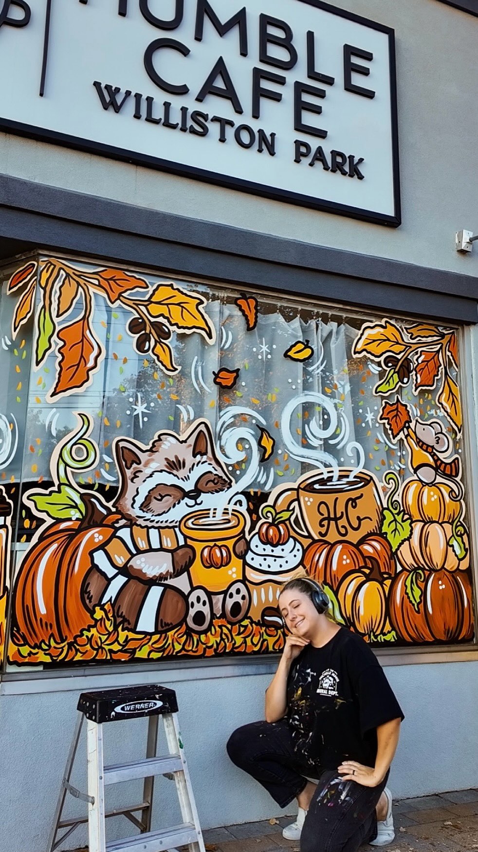 PSL szn has arrived @humble_cafe_wp 🧡✨
•
•
•
#windowpainting #windowartist #halloweenwindows #longislandwindowartist #fallwindows
Hand painted windows | Long Island window art
