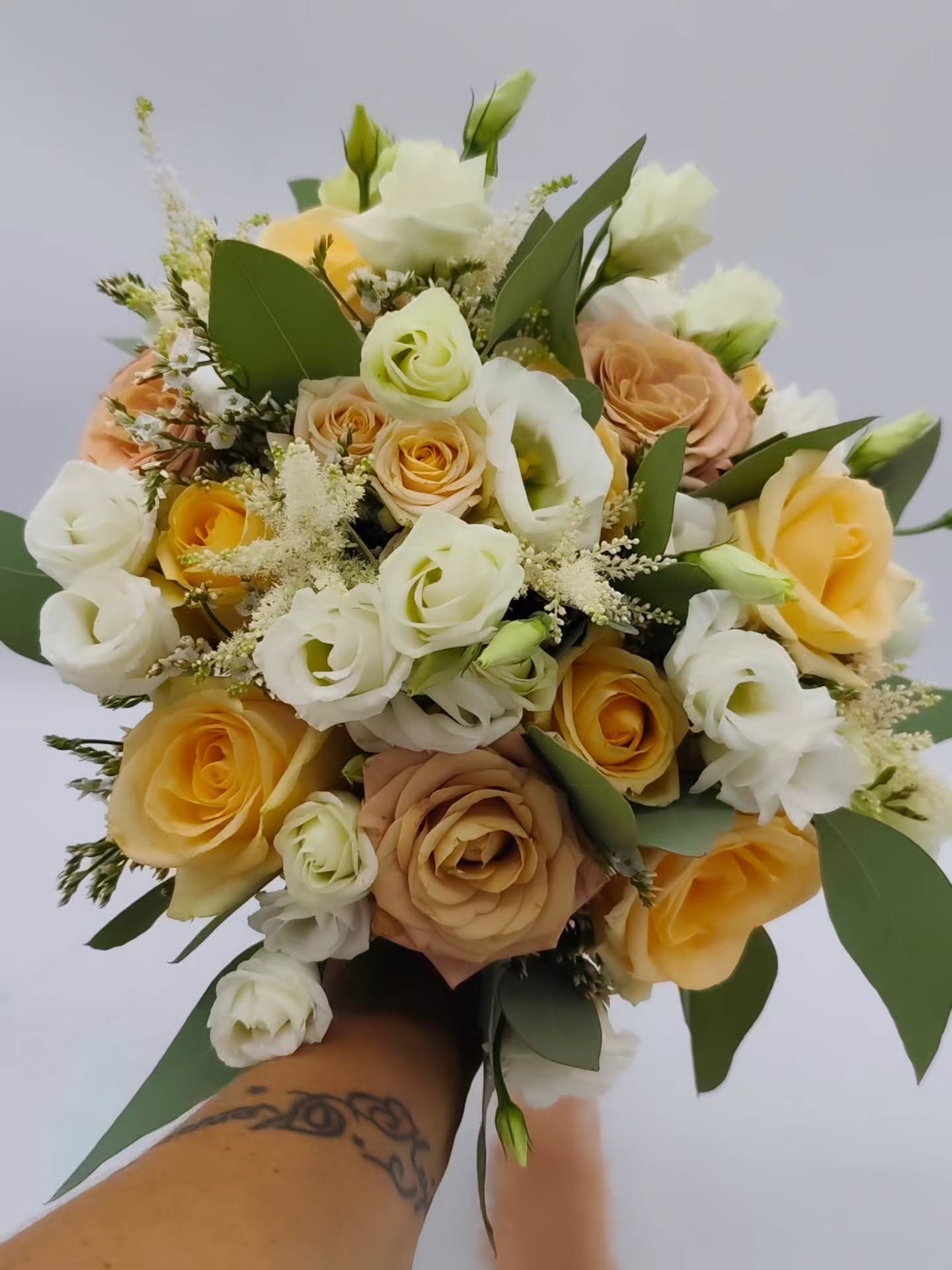 🧡 Wedding day du 5 septembre 🧡
3ème mariage de ce jour-là, encore un thème totalement différent
Quelles couleurs de fou 😊
Sous l'objectif ce mélange abricot, cappuccino est juste canon!!!
Réalisation du bouquet de la mariée, bouquet à lancer, boutonnières, tables, arche 🧡
Des mariés adorables, qui m'ont fait un retour dès le lendemain 🙏
Que du bonheur !
#mariage2026
#weddingflowers
#fleurs
#mariage
#abricot