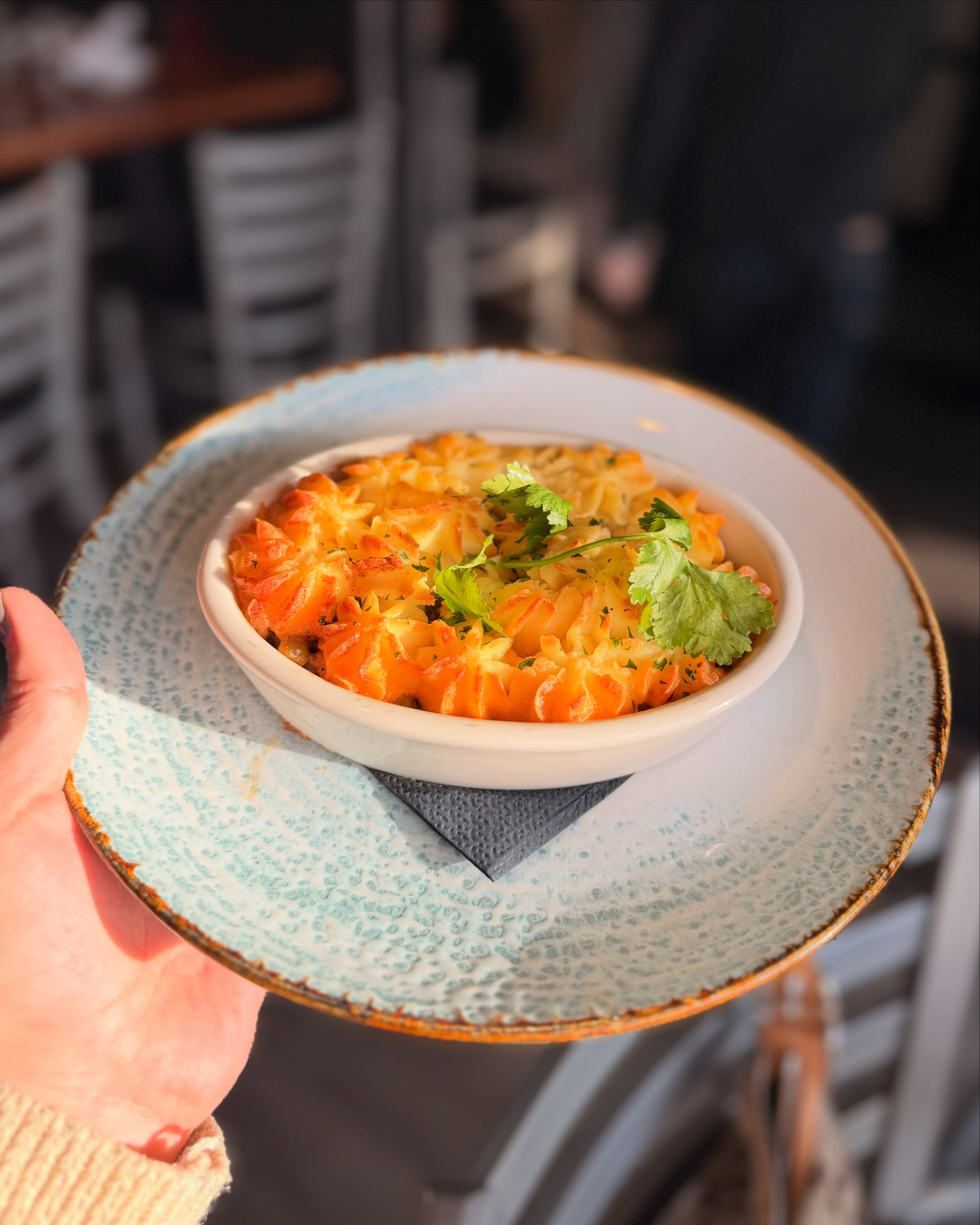 As the air becomes crisper we look forward to the beginning of autumn in New England! π This week weβre serving up this adorable Shepherdβs Pie appetizer, so you can always enjoy a little fall flavor when you visit us ππ
#cookneedham #shepherdspie #fallvibes #needhamma #bostonfood