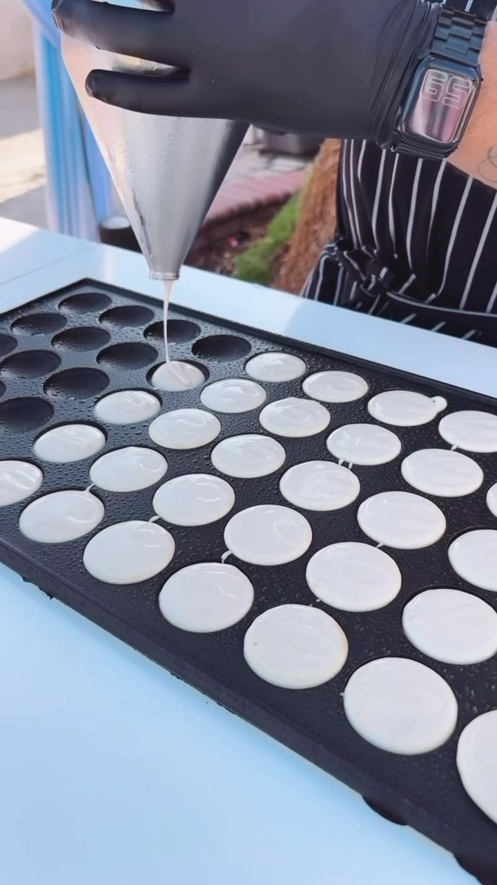 Mini pancakes on the griddle & pure vibes on the speaker 🥞🎶
#puroparty #minipancakes #cateringservice #reels #dessertvendor