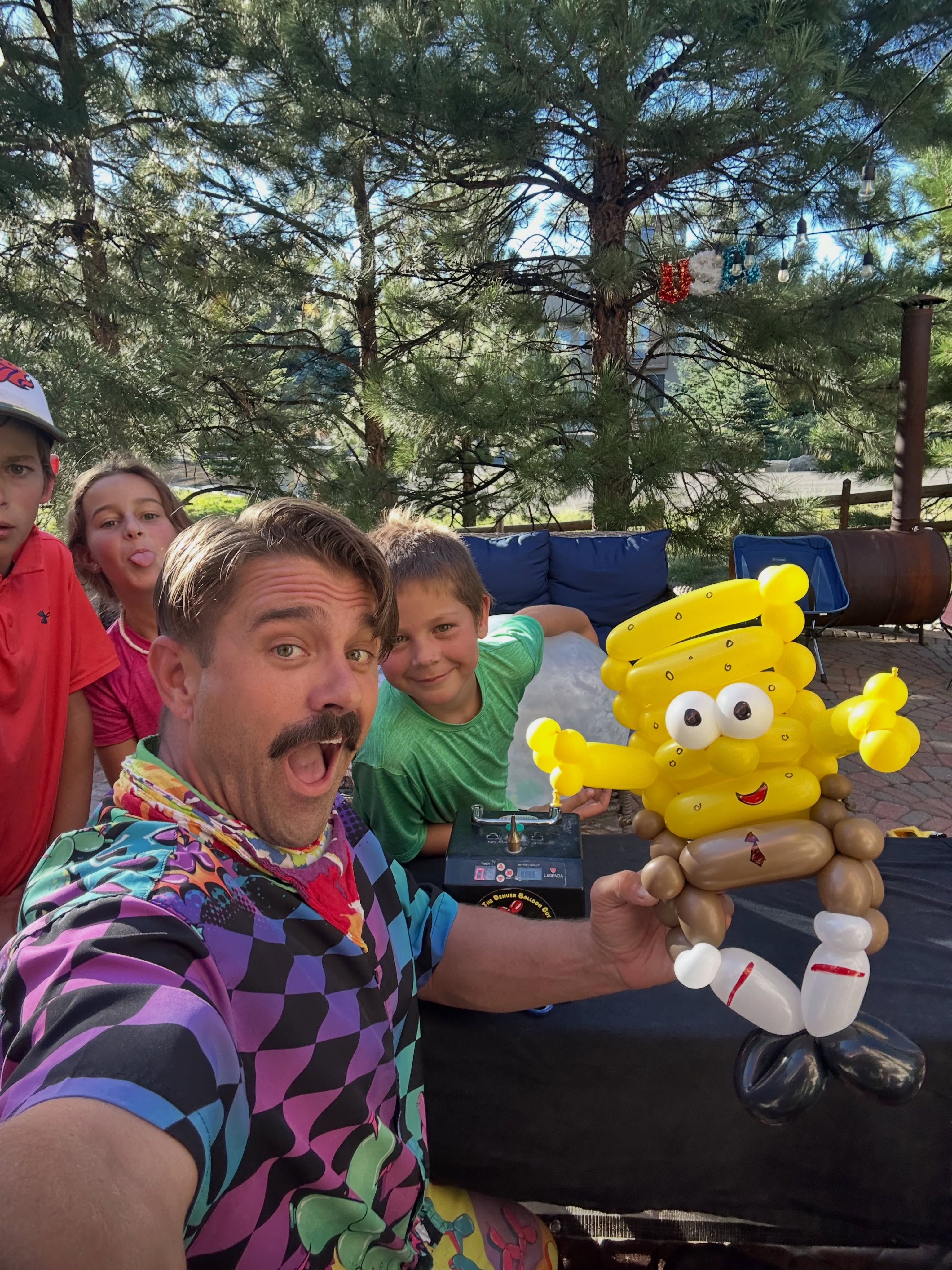 Spongbob! Part of his head popped, but he’s still good! #spongebob #spongebobsquarepants #denverballoonguy