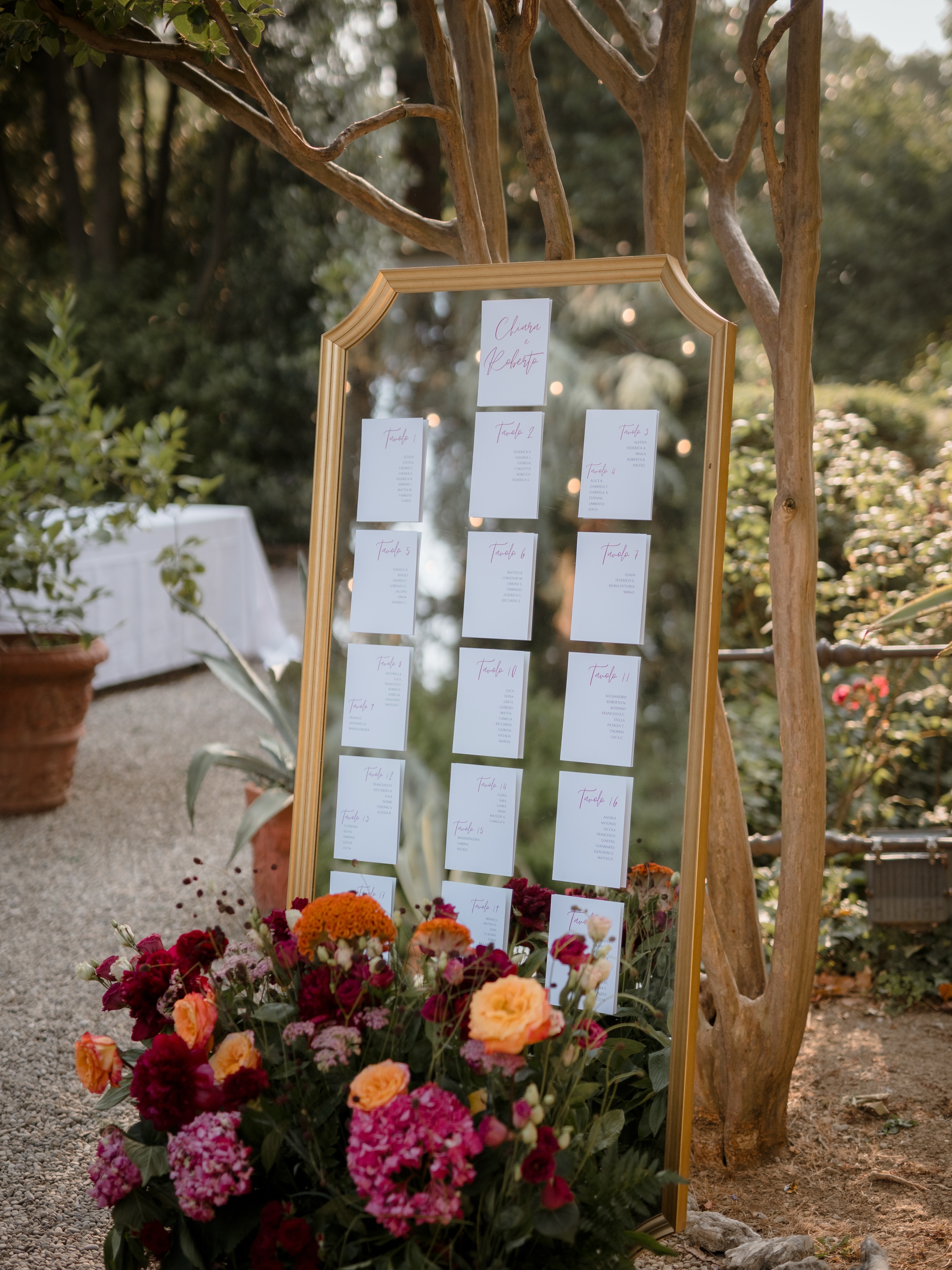 The styling for Chiara and Roberto: an elegant celebration of color, perfectly reflecting who they are.💌
WP @noviaweddings
Video @amish_videomaker
Photo @chiaracaitiphotography @fabiovighi
Venue @villacoccapanipignattimorano
Catering @villarota_dovevuoicatering
Music @fabio_masetti
Mua @luciacaselli.mua
Hs @vogueparrucchieridarobby
Lights @weddinmusic
Rings @vp.jewelry
Cake @gelateriacaramelsassuolo
Dress @atelierlemariage
Suit @oscarboutique_
destination wedding italy | intimate wedding italy | wedding italy | bespoke wedding italy | wedding planner italy | matrimonio intimo | events in italy | wedding in Italy | wedding inspiration