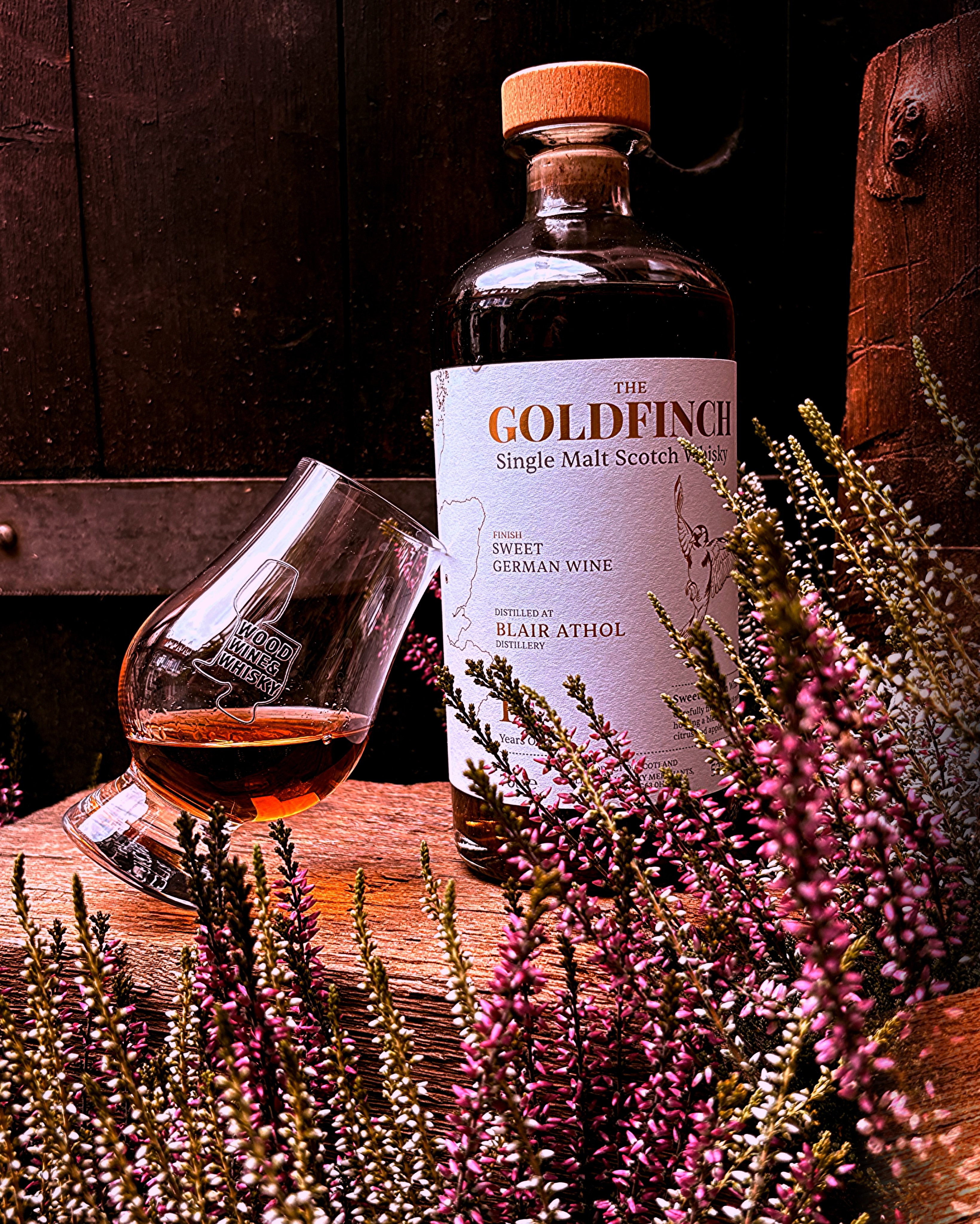 This Sunday in the glass: Blair Athol 14 Year Old Sweet German Wine Finish from The Goldfinch, bottled at 52.0% ABV.
Blair Athol and wine casks are a combination that pretty much never disappoints me. I was especially curious about this one because the label says “German sweet wine cask”. So basically a bit of a must-have whisky when you live in a wine region.
The whisky was finished in a First Fill German Barrique that previously held Bacchus and Scheurebe. The wine influence is definitely there, but the profile stays rather bright and fruity.
On the nose I get green grape, pear and vanilla, with a little caramel in the background. On the palate there’s apple, honey and gentle spice, followed by some oak and tobacco. The finish stays warming with toffee, tobacco and mild oak.
For me, a lovely combination of Blair Athol and a wine cask I haven’t come across like this before.
WHISKY & GERMAN WINE CASK: ever had a combo like this in your glass?
Unpaid advertisement. Enjoy alcohol responsibly and only if you’re of legal drinking age.
_____________________________________
Diesen Sonntag im Glas: Blair Athol 14 Jahre Sweet German Wine Finish von The Goldfinch, abgefüllt mit 52,0% Vol.
Blair Athol und Weinfass ist für mich eine Kombination, bei der ich eigentlich nie enttäuscht werde. Hier war ich besonders gespannt, weil „deutsches Süßweinfass“ auf dem Label steht. Als quasi ein „Must-Have-Whisky“ wenn man in einer Weinregion lebt.
Der Whisky bekam ein Finish in einem First Fill German Barrique, das vorher mit Bacchus und Scheurebe belegt war. Der Weineinfluss ist da, das Profil bleibt aber eher hell und fruchtig.
In der Nase habe ich grüne Traube, Birne und Vanille, dazu etwas Karamell im Hintergrund. Am Gaumen kommen Apfel, Honig und eine milde Würze, gefolgt von etwas Eiche und Tabak. Das Finish bleibt wärmend mit Toffee, Tabak und milder Eiche.
Für mich eine schöne Kombination aus Blair Athol und einem Weinfass, das ich so noch nicht gesehen hab.
WHISKY & DEUTSCHES WEINFASS: Schon mal so eine Kombi im Glas gehabt?
Unbezahlte Werbung. Alkohol nur ab gesetzlichem Mindestalter und in Maßen genießen.
#whisky #singlemalt #blairathol #winecaskfinish #scotchwhisky