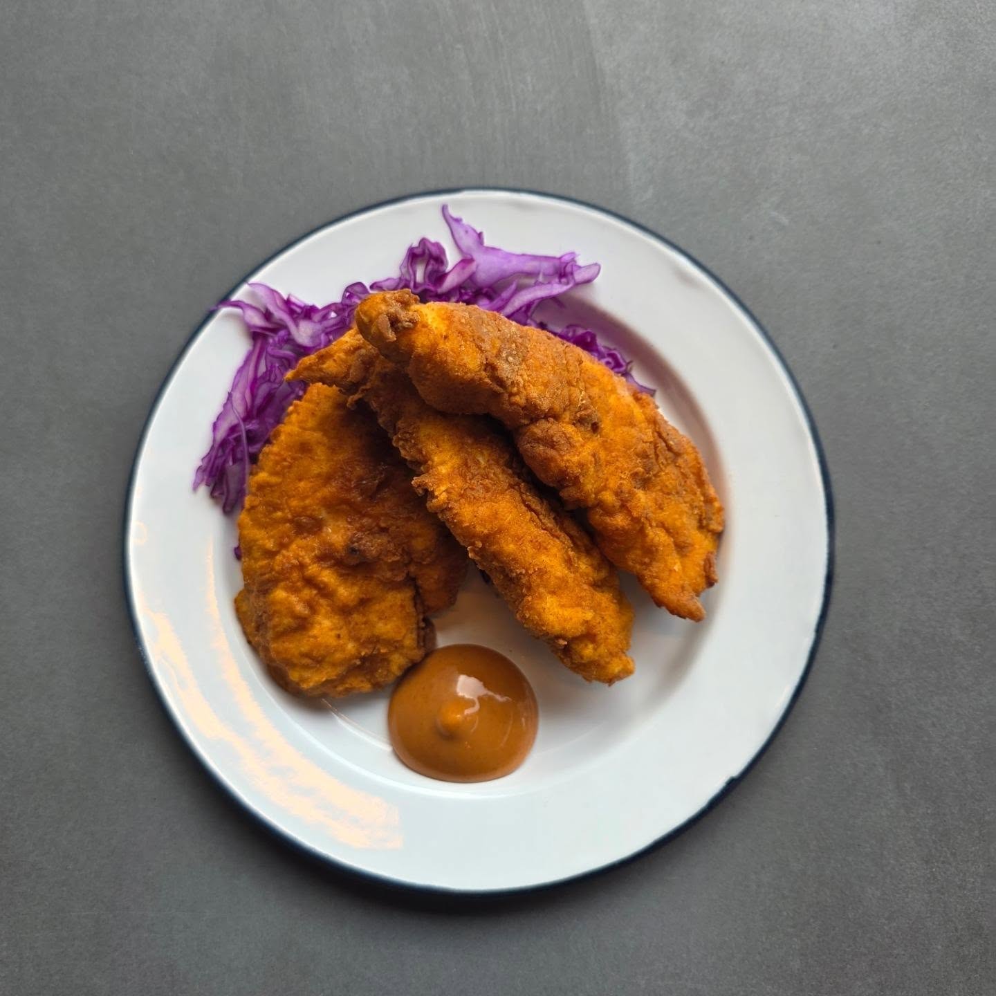 This weekends special is our house made chicken tenders. Served on a bed of slaw along with our special sauce.
Pairs perfectly with a beer 😉 🍺
