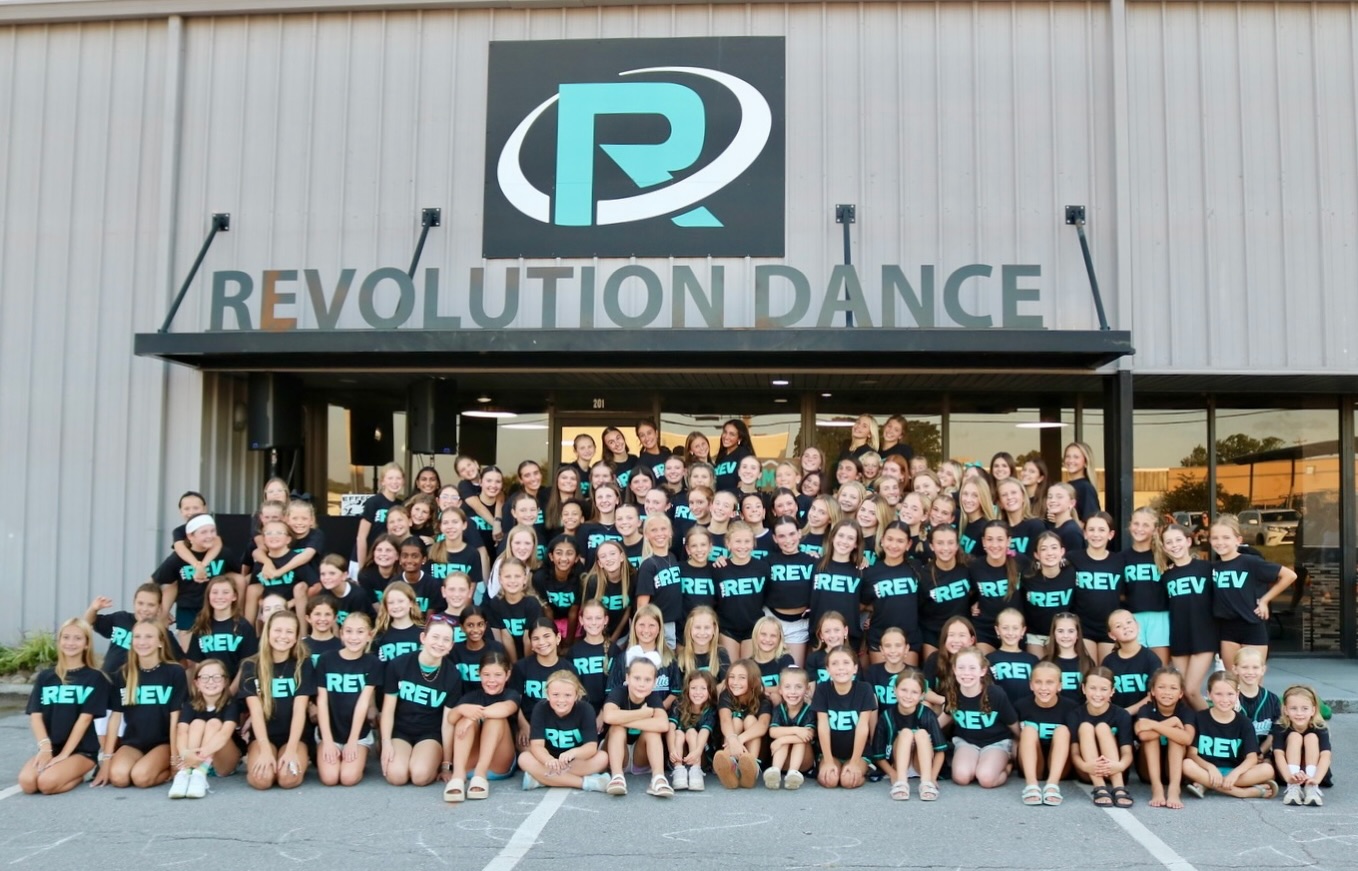 We had so much fun at the first annual Competition Team Cake Walk with our Company, Performance Team, and Showcase Team! 🎉
📸 @bellphotosknox