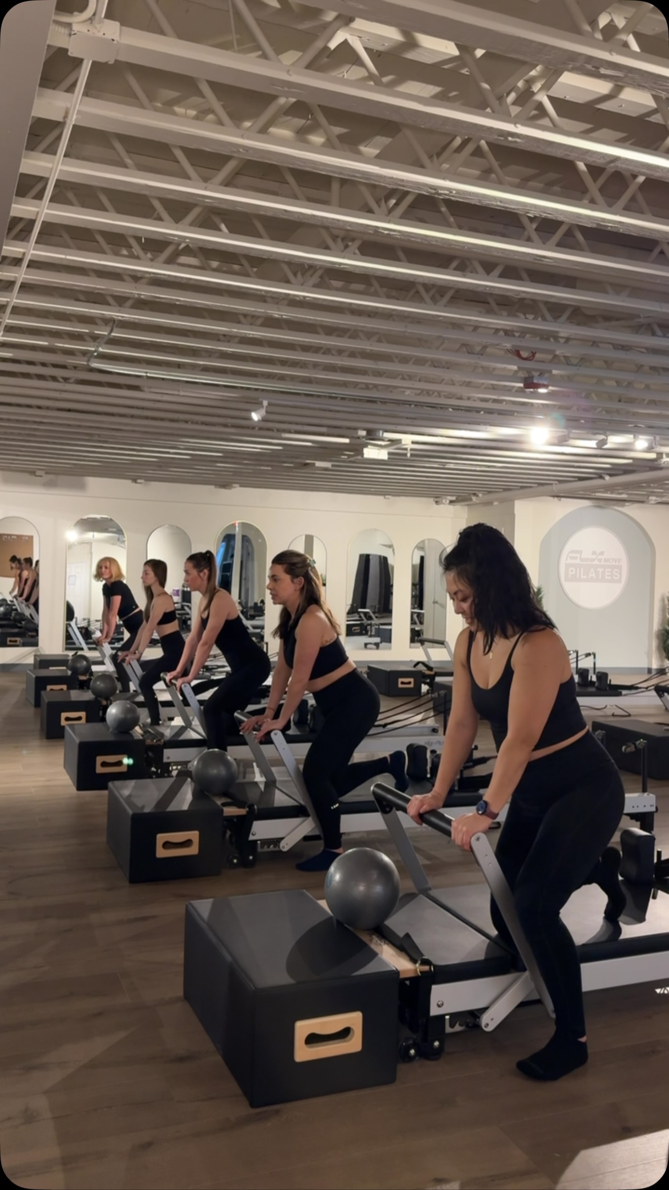 New week, new opportunities to move. š¤
Make time for yourself this week & get your movement in with FLX Move. Whether itās Reformer Pilates, mat Pilates, or a little of both, weāve got a spot waiting for you.
Book your classes for the week & weāll see you on the mat (or reformer)!
#FLXMove #FLXMovePilates #PilatesCommunity #ReformerPilates #MatPilates MoveWithIntention PilatesGirl SkokiePilates GlenviewPilates ChicagolandPilates