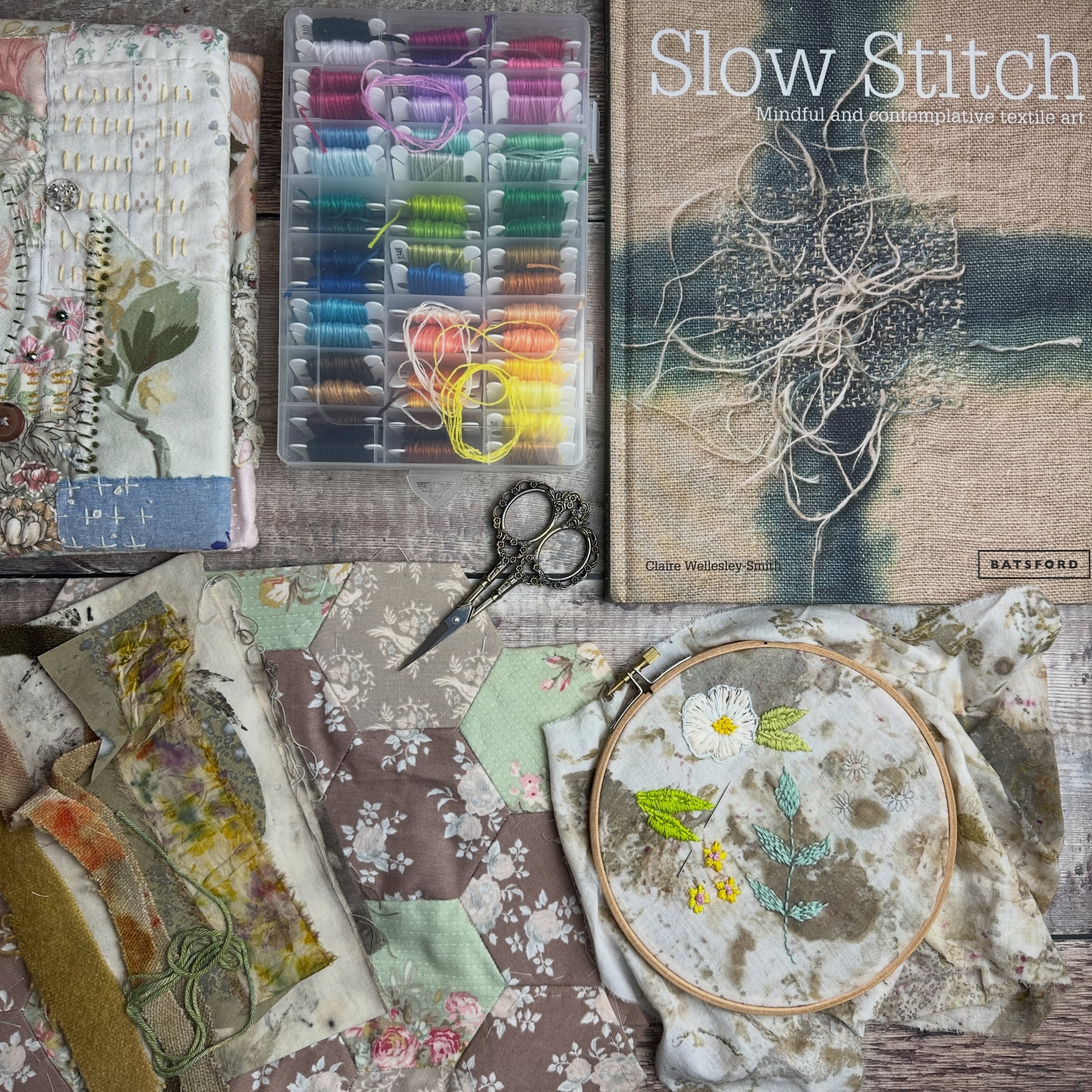 Now that the evenings are drawing in, it’s the perfect time to get going with some of my neglected creative projects 🥰 Do you have any projects that you’ve left half completed? 🩷
#stitching #slowstitching #embroidery