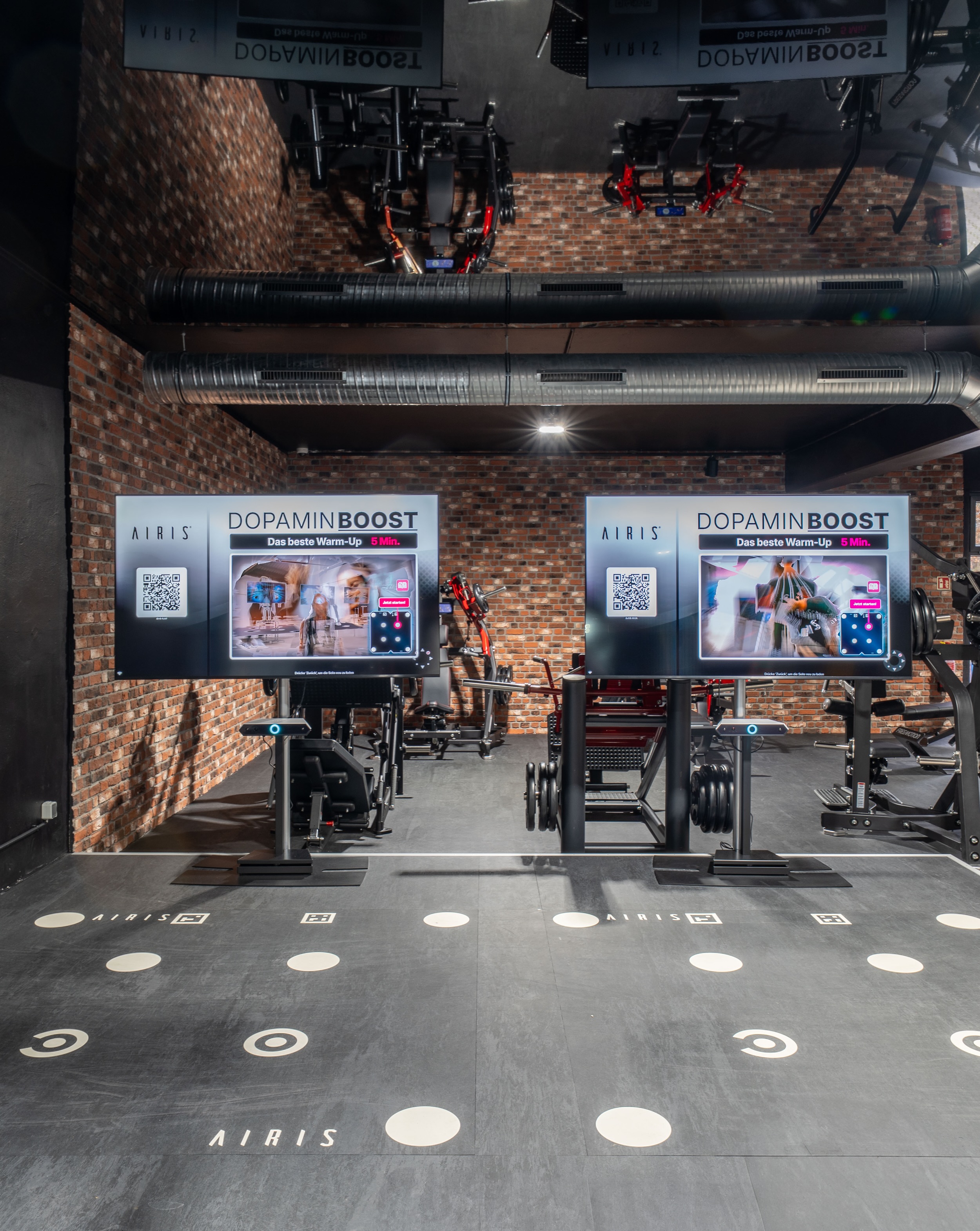 🏋️ Strength starts before the first rep.
This gym takes strength training seriously, with extensive equipment areas and a dedicated warm-up zone designed to get body and mind ready for action.
In @studio47_berlin warm-up becomes interactive, with specific functional markings integrated directly into the flooring 🚀
PaviFLEX — performance starts from the ground up.
#PaviFLEX #BerlinFitness #StrengthTraining #GymDesign #functionalflooring