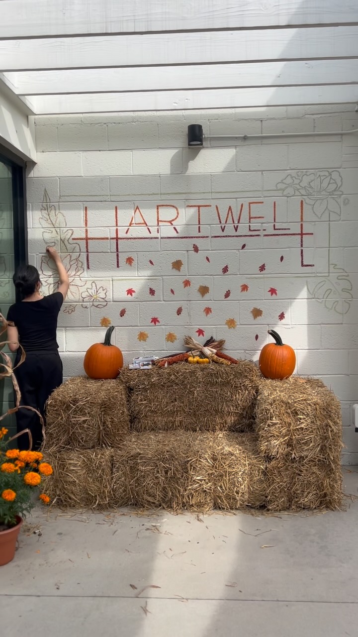 You smell that? The Hartwell Autumn Market is this Sunday!
9/20
3-7pm
Vendors!
Live music by @catsinthebag_nc
Food from @jollysandwich and @theicecreammonsters
Pumpkins!
Frozen apple cider
Face painting
And more!