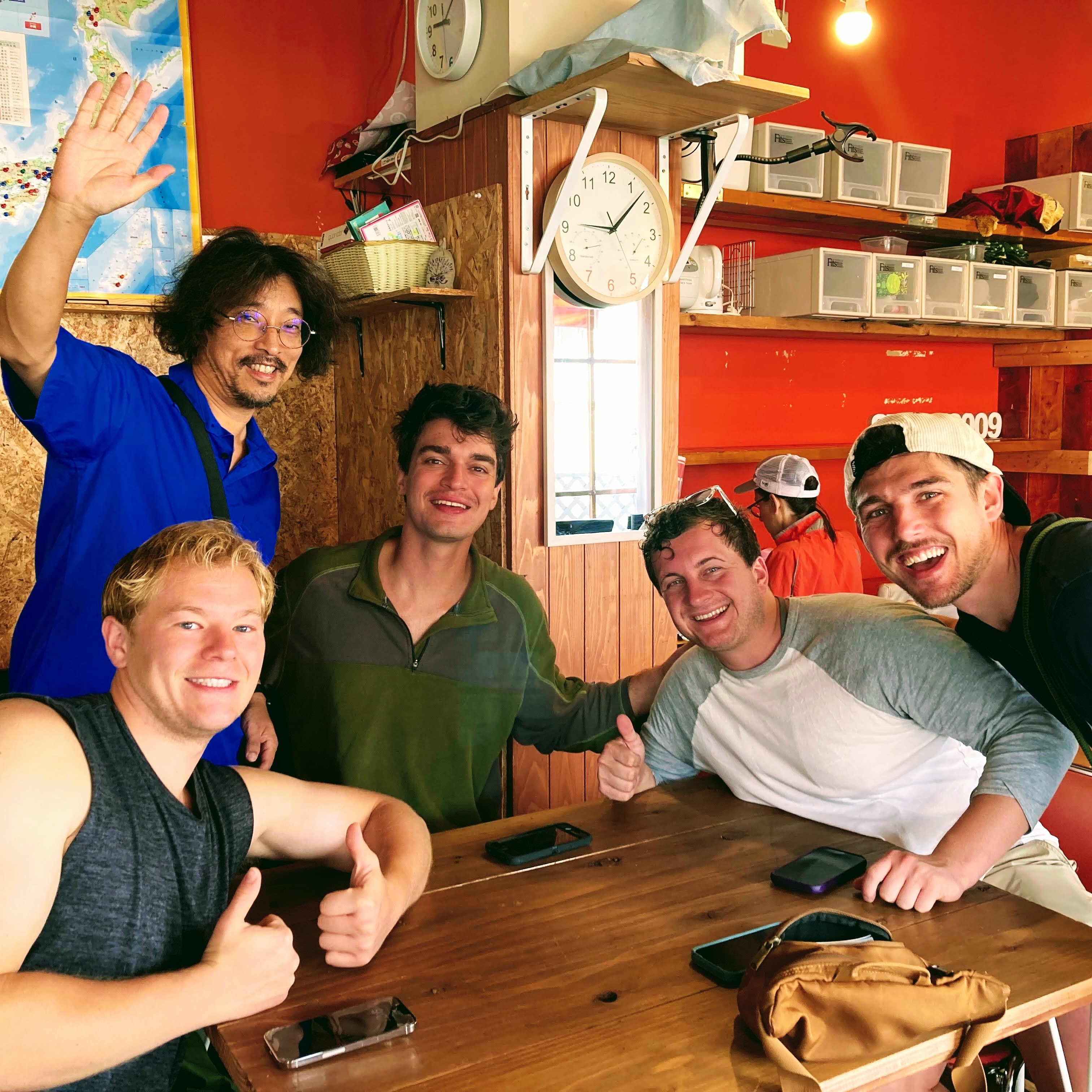 アメリカ東海岸からノリ抜群の4人組ゲストが来てくれました!🇺🇸✨今回が人生初の日本旅!
高松から高知に入り、ルルルには2泊滞在。昨日は他のゲストと一緒にひろめ市場へ繰り出して、高知の夜を大満満喫!🍻
ラウンジでの生演奏タイムにもノリノリで参加してくれて、みんなでビートルズを大合唱!ロックな「Helter Skelter」が大好きだそうで、最高の盛り上がりでした!🎸
高知の次は神戸へ向かうそう。「神戸ビーフを食べるのがめちゃくちゃ楽しみ!」と笑顔で旅立っていきました!残りの日本旅も思いきり楽しんできてね!またいつでも遊びに来てね!Have a safe trip! 👋✨
---
A lively group of 4 guys from the US East Coast stayed with us at LuLuLu for 2 nights! 🇺🇸✨ This is their very first trip to Japan!
They came from Takamatsu and had an amazing time in Kochi, going to Hirome Market with other guests! 🍻
They also joined our live music time in the lounge and sang Beatles songs together! They loved "Helter Skelter"—it was such a rockin' night! 🎸
Their next destination is Kobe, and they can't wait to try Kobe Beef! Enjoy the rest of your trip in Japan! 👋✨
.
.
.
【Lululu Info】
🎸 生演奏 (Live Music): 17:30〜
🍛 カレー夕食交流会 (Free Curry): 18:00〜
🚃 アクセス: 路面電車「旭町一丁目」すぐ(中心部まで10分)
🏪 隣にコンビニあり!
🏠 ご予約・詳細はこちら(公式サイト)https://www.officelululu.com/blank-4
【Lululu Info】
🎸 Live Music: 17:30〜
🍛 Curry Dinner: 18:00〜 (Free for guests!)
🚃 1 min from Tram Stop / 10 min to Downtown
🏪 Convenience store is right next door!
🏠 Reservation (Official Site) https://www.officelululu.com/blank-4
#高知 #高知観光 #高知一人旅 #ゲストハウス #高知宿 #交流を楽しめる宿 #高知市 #ルルル #ひろめ市場 #国際交流 #ビートルズ #Kochi #Shikoku #JapanTravel #Guesthouse #Ohenro #LiveMusic #TravelJapan #Beatles #KobeBeef