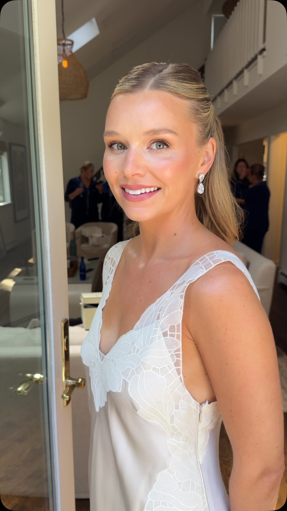 Absolutely breathtaking Andrea 🤍
Hair | Makeup by artist Alena
.
.
.
.
.
.
.
.
#bridalmakeupnyc #bridalmakeupnewyork #weddinghairstylesnyc #bridalhairinspo #weddinghairideas