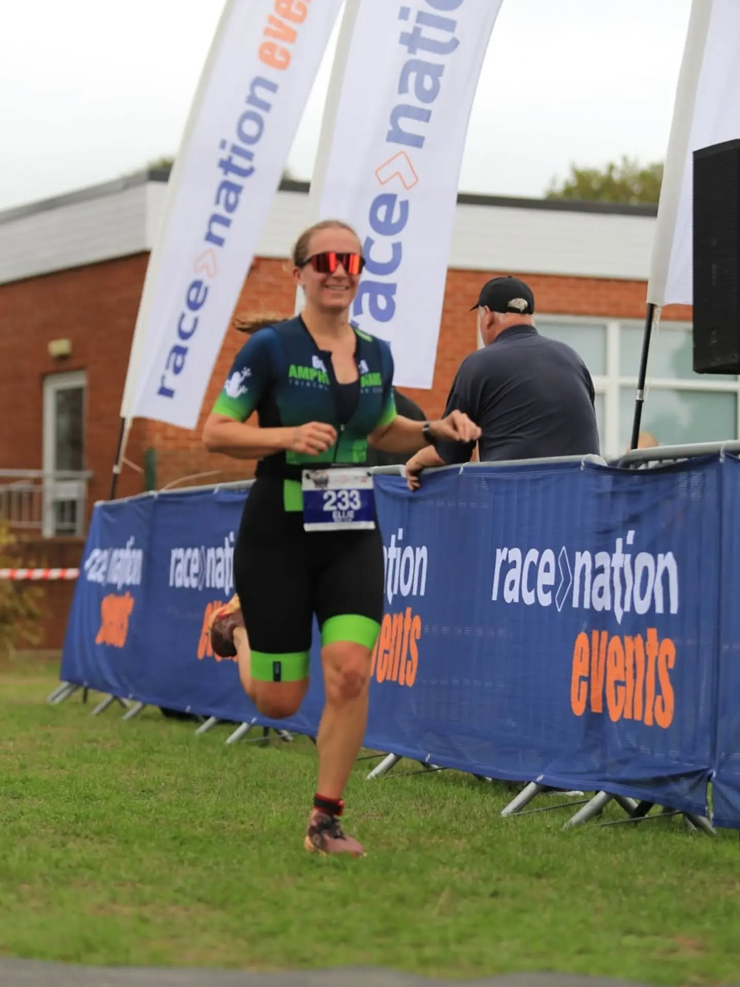 In Somerset (Sorry, Zumerset!), @mparkinson1 and @elliea108 were are out representing the 🐸's at the @racenationevents Langport Sprint Tri🥳🤙🏼
To add 'sprinkles' on top, Martha came top Female... 🥇☝🏼
Of course, Cider was part of the winning prize 😁🍏🍎
#langporttriathlon #racenation #SwimBikeRun
