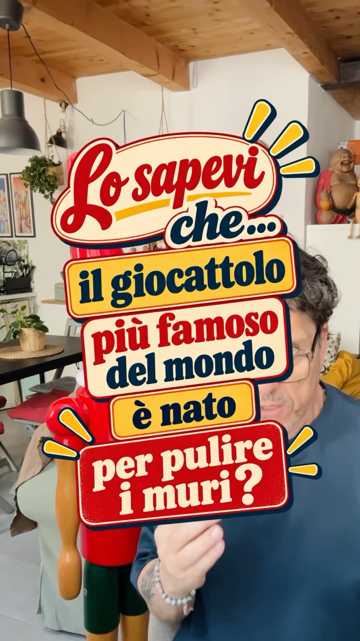 Cioè, fatemi capire… questa roba nasce per pulire i muri dalla fuliggine e qualche anno dopo finisce nelle mani di milioni di bambini? 😄
E vabbè… poi uno dice che i giocattoli non hanno storie da raccontare.
La cosa che trovo incredibile è che a un certo punto questa pasta sembrava non servire più praticamente a niente. Era finita.
Poi una maestra la mette nelle mani dei bambini e… cambia tutto.
Da detergente per carta da parati a uno dei giochi più famosi della storia.
Mi chiedo io: ma quante idee che consideriamo sbagliate magari stanno semplicemente aspettando che qualcuno capisca a cosa servono davvero? 🤔
E comunque, se dopo tutta questa storia vi è venuta voglia di pasticciare un po’… nella mia bottega online Magorium trovate anche delle bellissime scatole di pasta da modellare. 😄
#StorieDiGiocattoli #Curiosità #PastaDaModellare #GiochiCreativi #magoriumgiocattoli