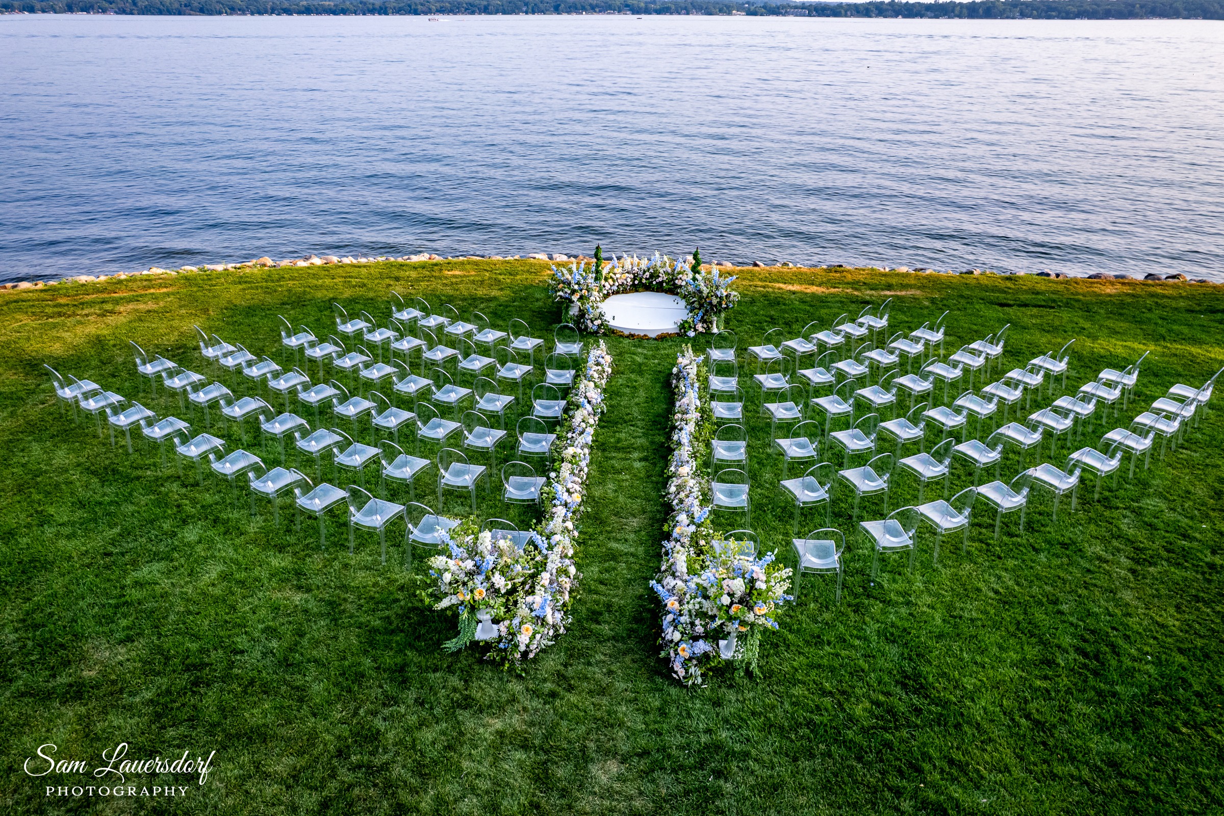 Your lakeside wedding is calling....
Picture yourself, along with your friends and family, celebrating your wedding ceremony at the lakeside venue at @heidelhouse_weddings ❤️
This setting is a blank slate, waiting for you to dream BIG with grand ideas for your perfect wedding ceremony.
Dreaming of grand, garden-inspired ceremony that is decorated with an abundance of fresh blooms? With Green Lake as your background, the options are endless!
Venue: @heidelhouse_weddings
Florals: @archernblissfloral
@archernblissfloral
Rentals: @ambrosiaeventsmke, I Do weddings By Paul
Photography: @samlauersdorfphoto
#destinationwedding #lakewedding #chicagobride #milwaukeebride #weddingplanning #2027wedding #2027bride #bridgertonbride #dreamyweddingflorals